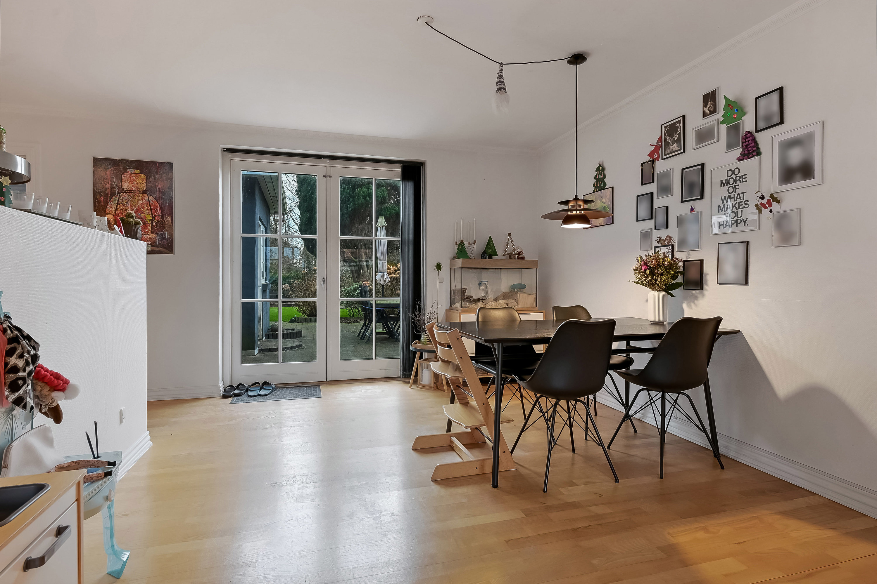 Fremhævet stue billede i fuldskærmstilstand. Billede af Struerdalvej 8, 7600 Struer