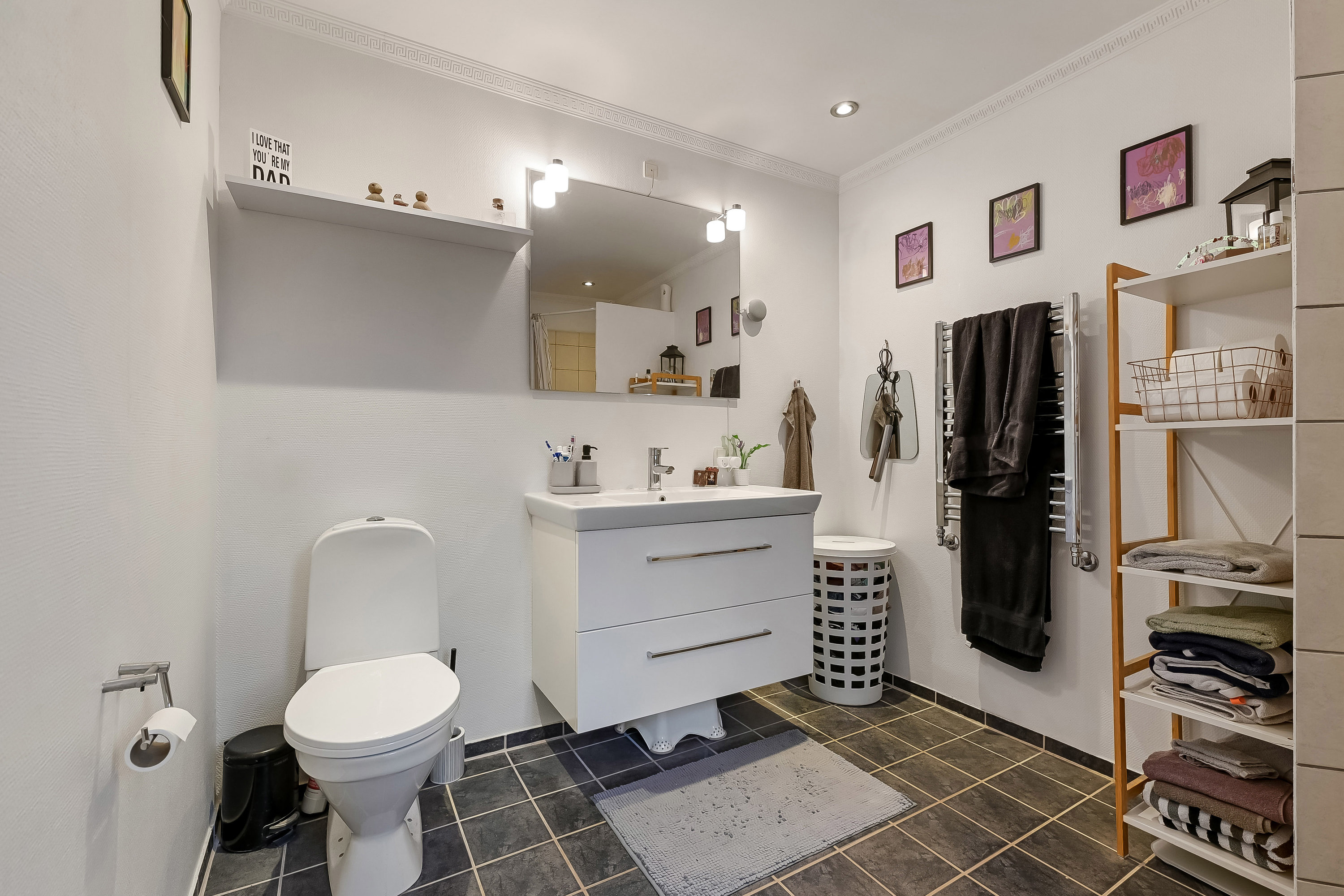 Fremhævet toilet billede i fuldskærmstilstand. Billede af Struerdalvej 8, 7600 Struer