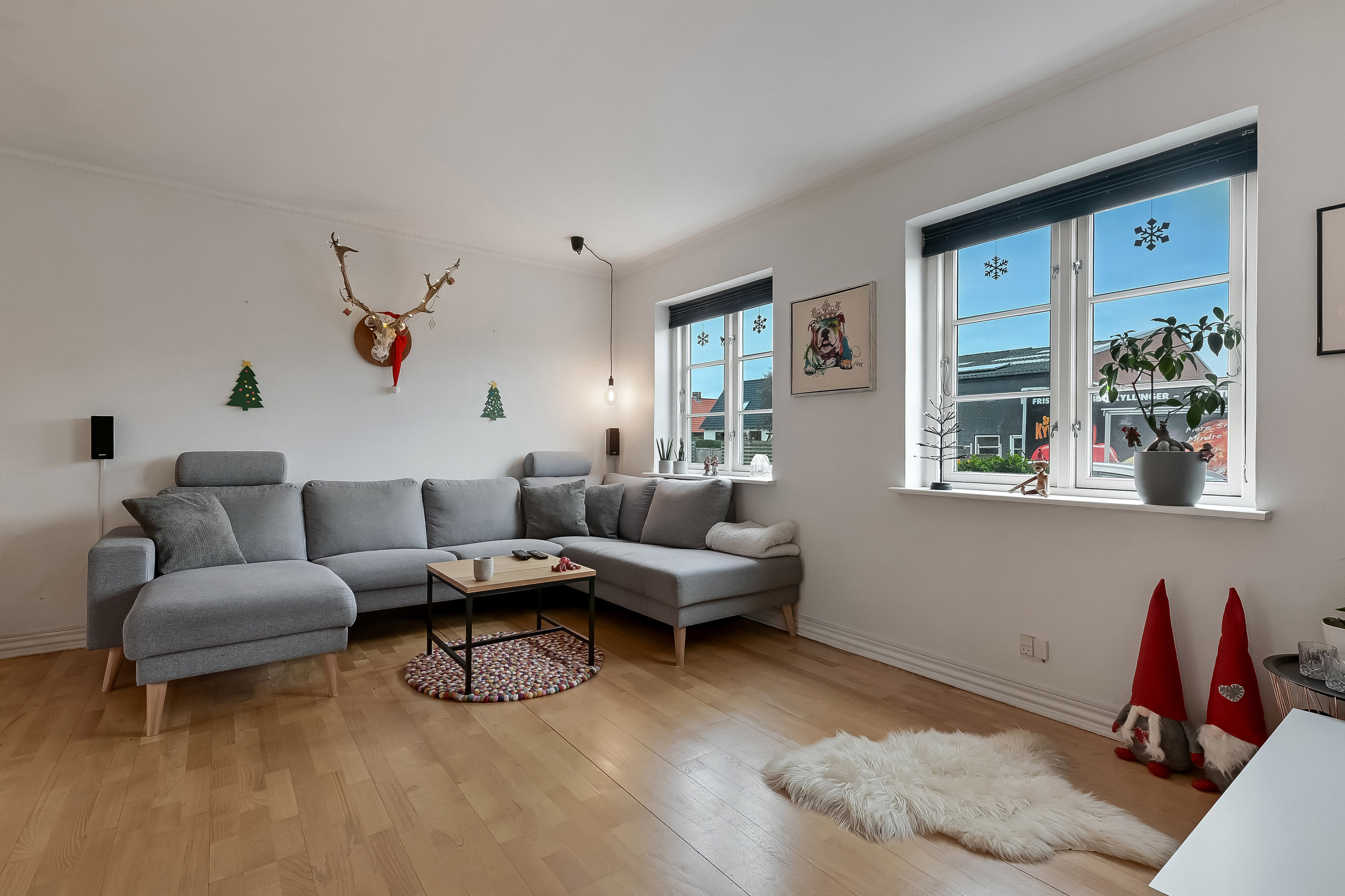 Fremhævet stue billede i fuldskærmstilstand. Billede af Struerdalvej 8, 7600 Struer