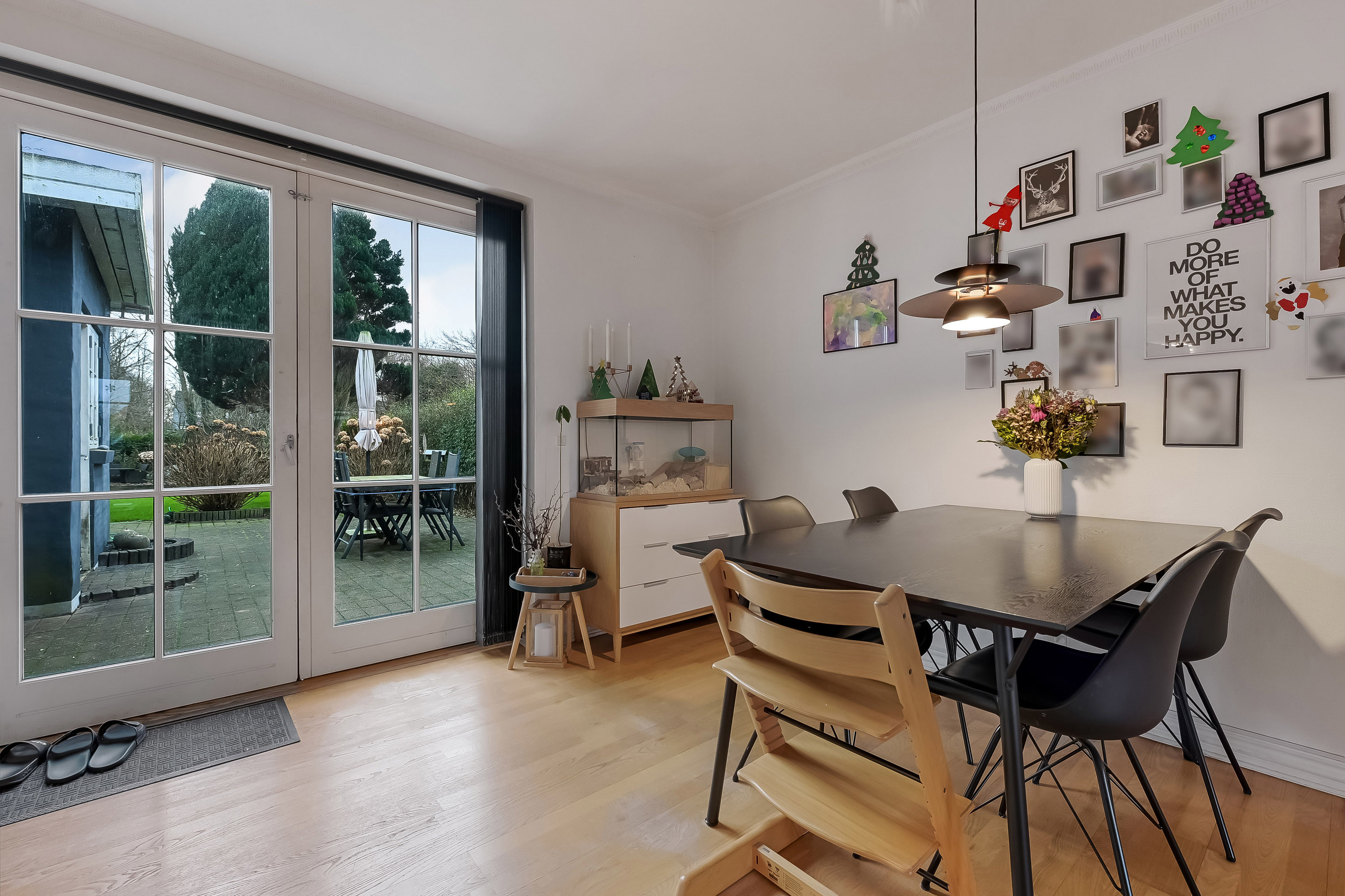 Fremhævet stue billede i fuldskærmstilstand. Billede af Struerdalvej 8, 7600 Struer