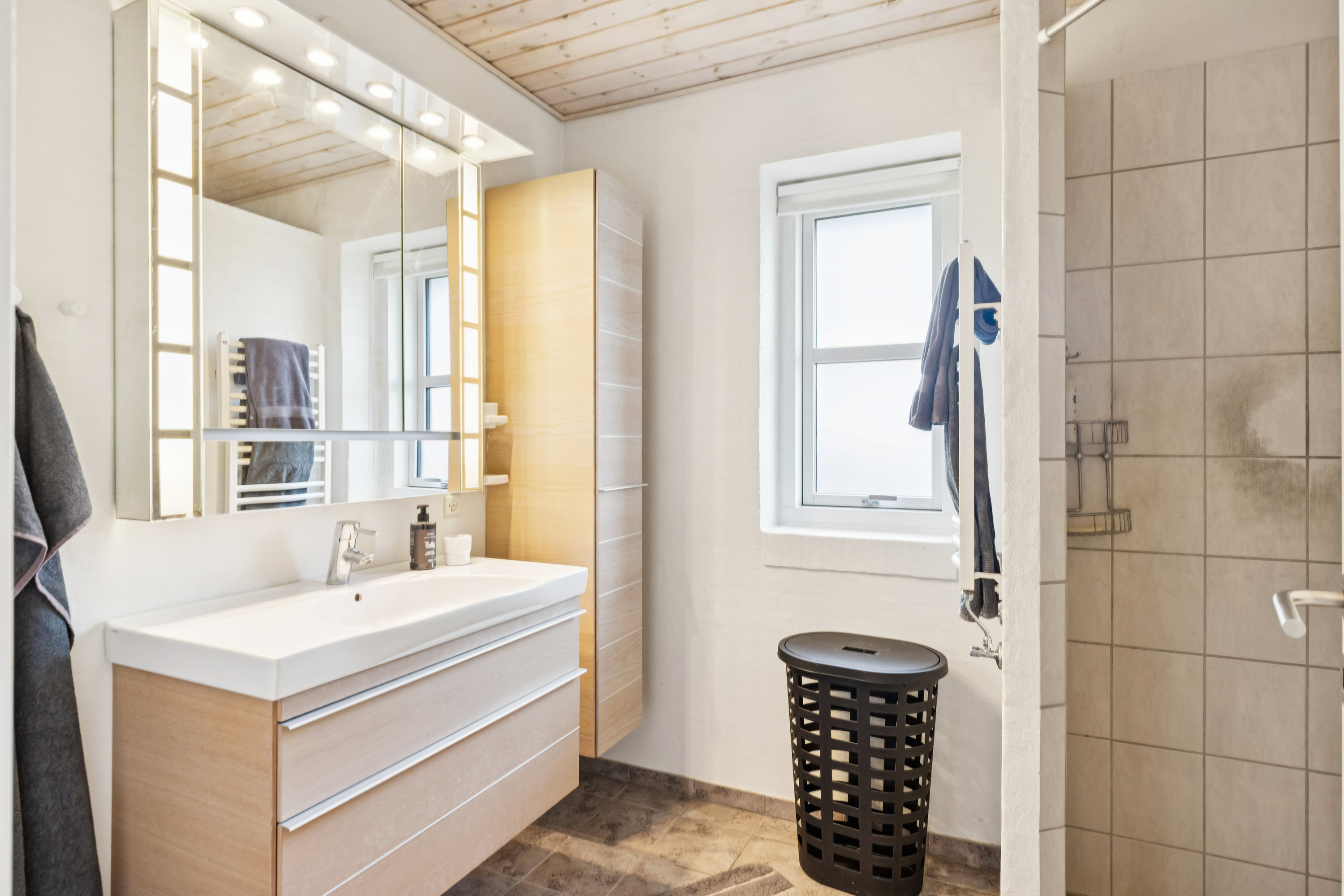 Fremhævet badeværelse billede i fuldskærmstilstand. Billede af Bjerreskovparken 29, 6760 Ribe