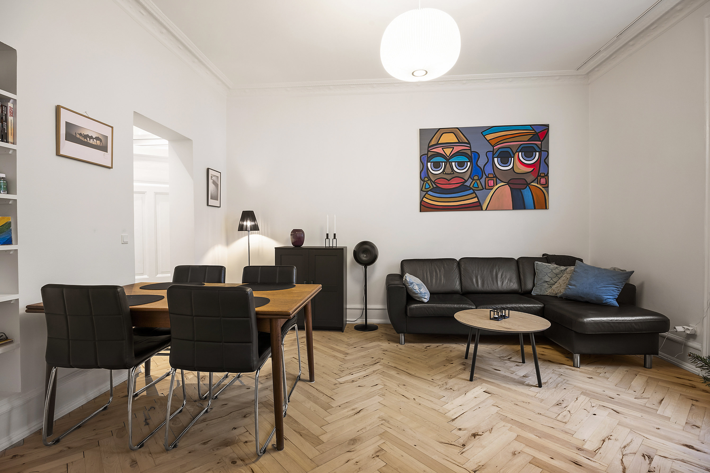 Fremhævet stue billede i fuldskærmstilstand. Billede af N.J. Fjords Alle 4, st.., 1957 Frederiksberg C