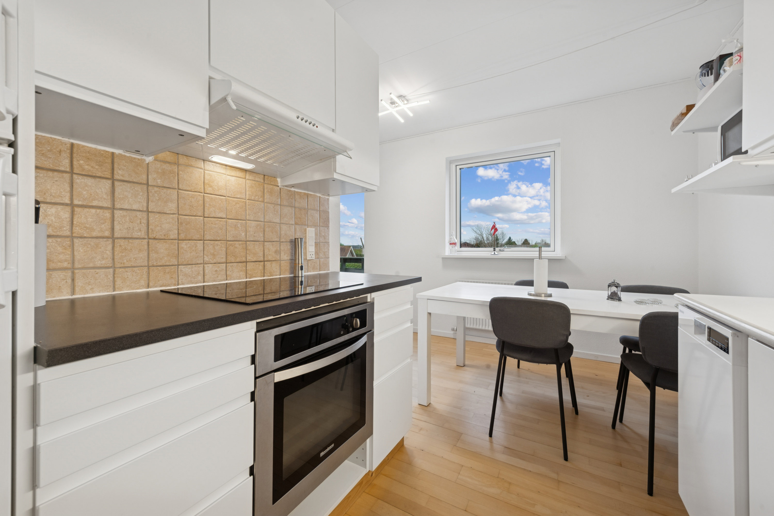 Miniaturebillede 2: køkken. Billede af Morbærhegnet 46, 2670 Greve