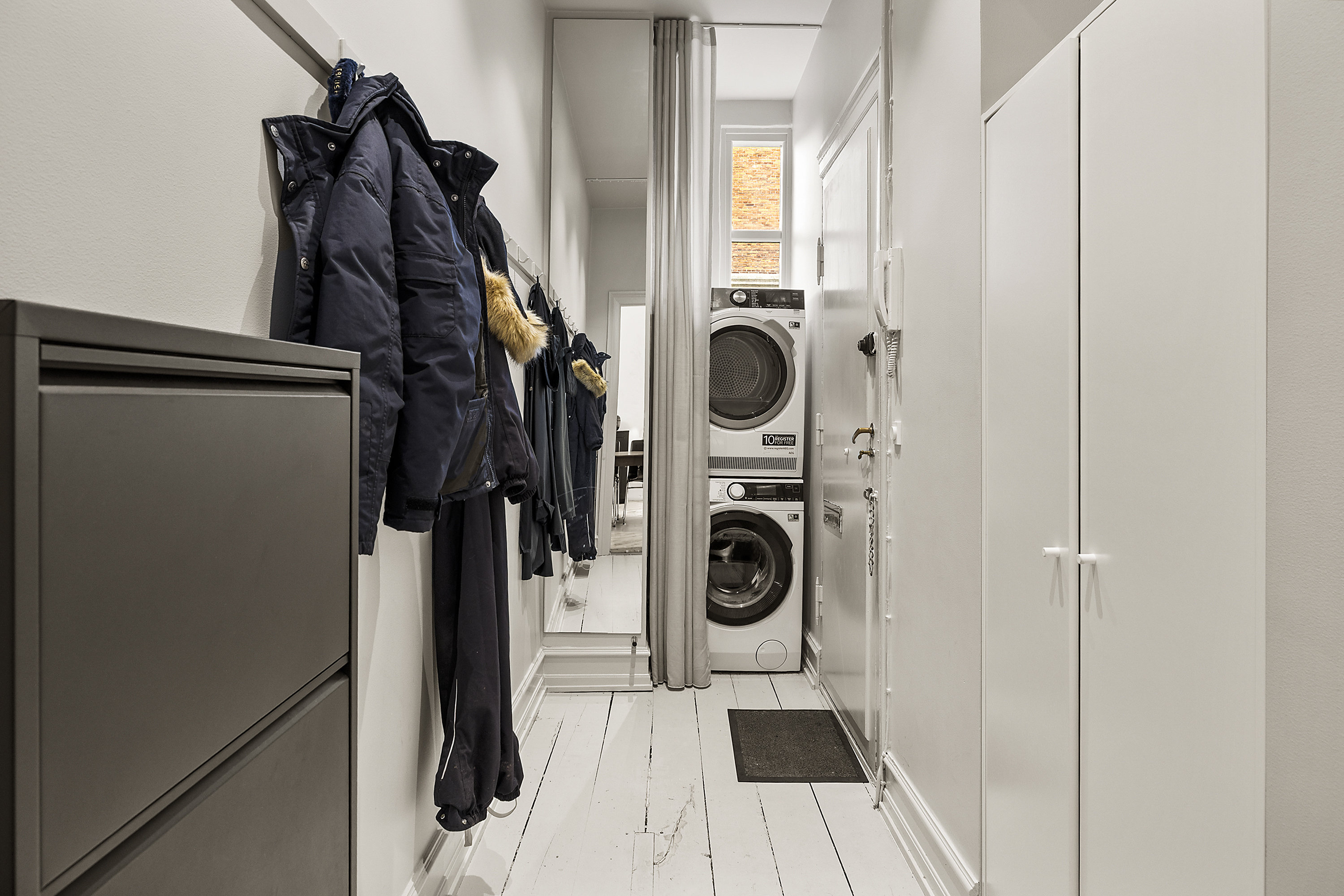 Fremhævet fyrrum billede i fuldskærmstilstand. Billede af N.J. Fjords Alle 4, st.., 1957 Frederiksberg C