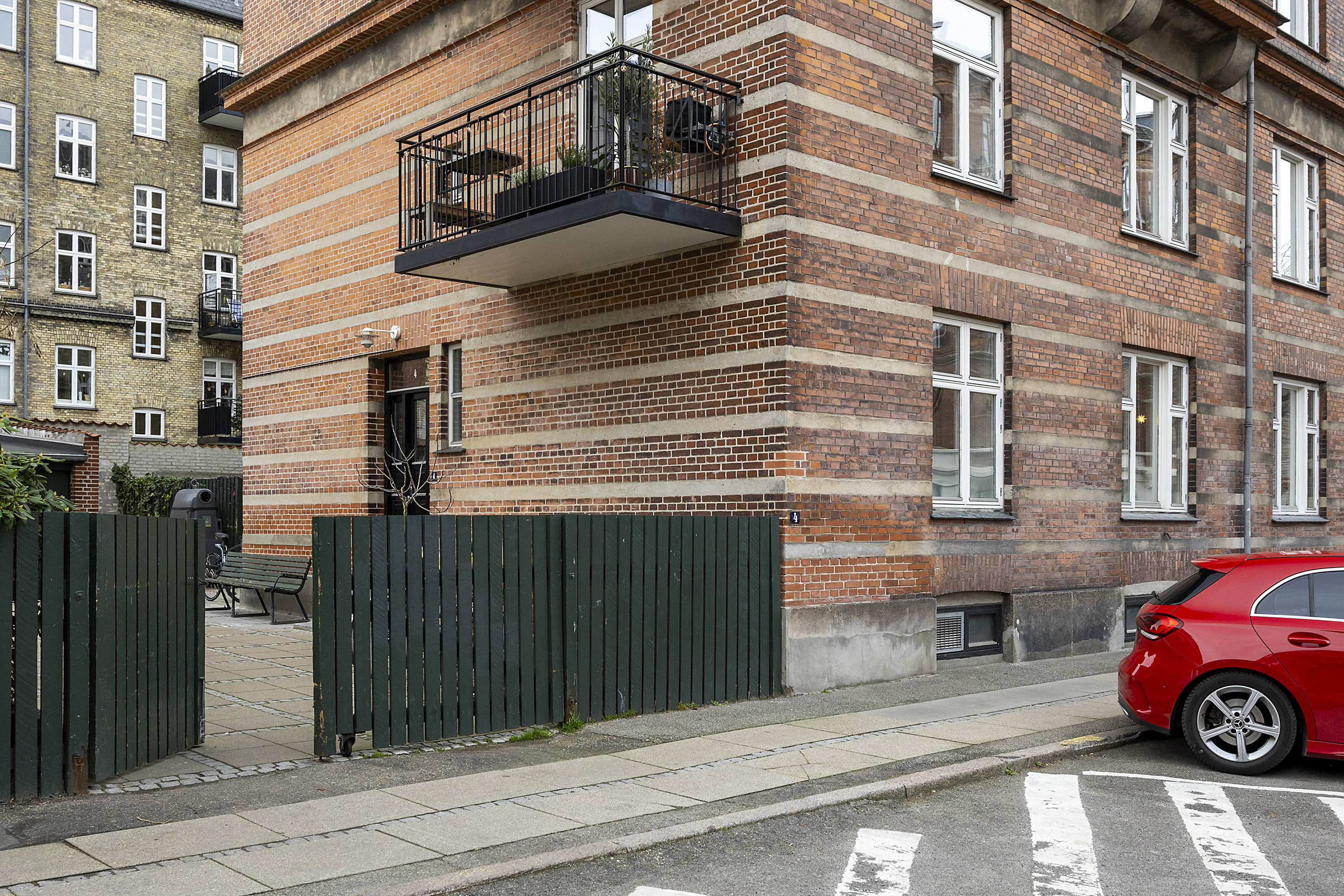 Fremhævet set fra vejen billede i fuldskærmstilstand. Billede af N.J. Fjords Alle 4, st.., 1957 Frederiksberg C