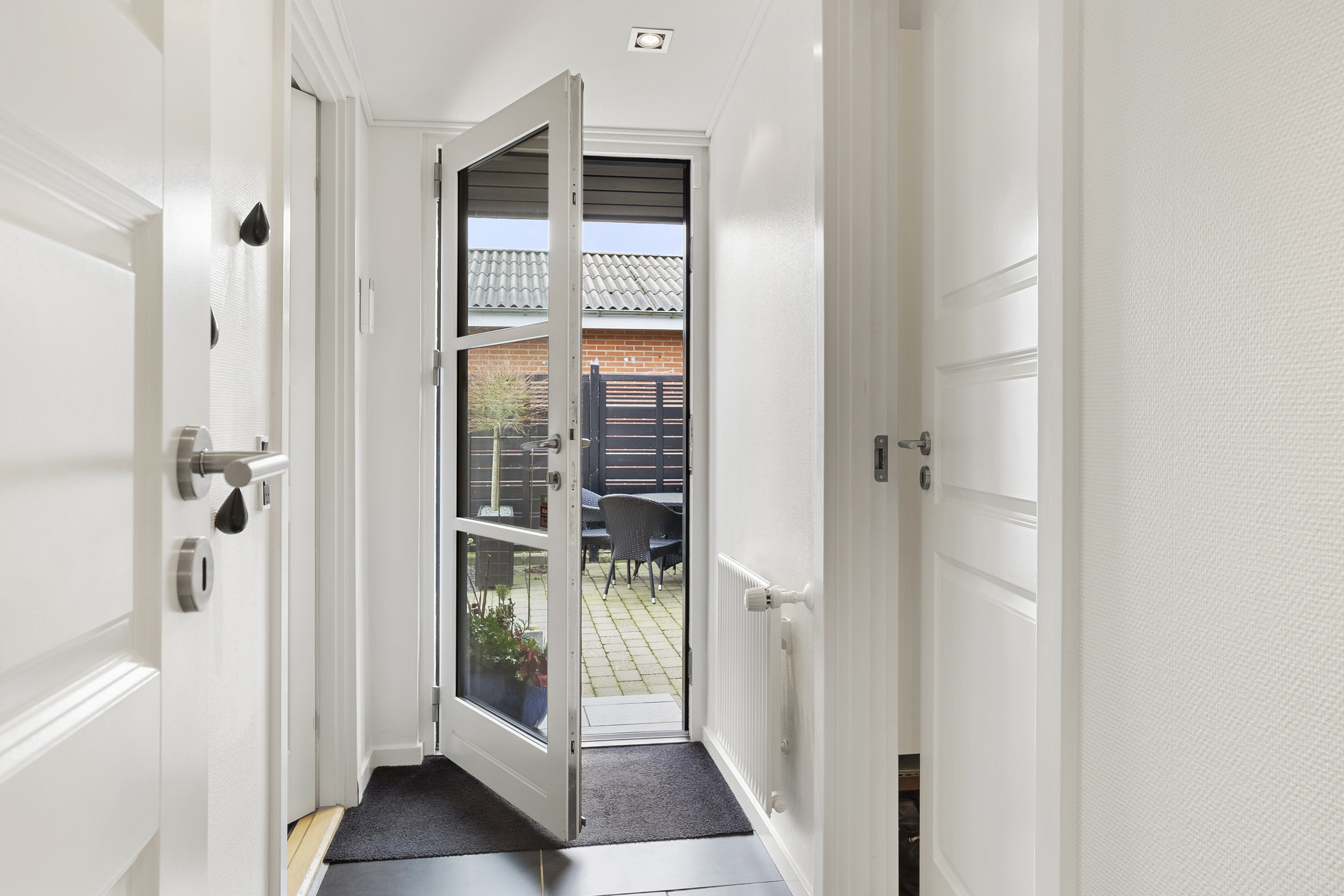 Miniaturebillede 1: entré. Billede af Svalevej 26, 6600 Vejen