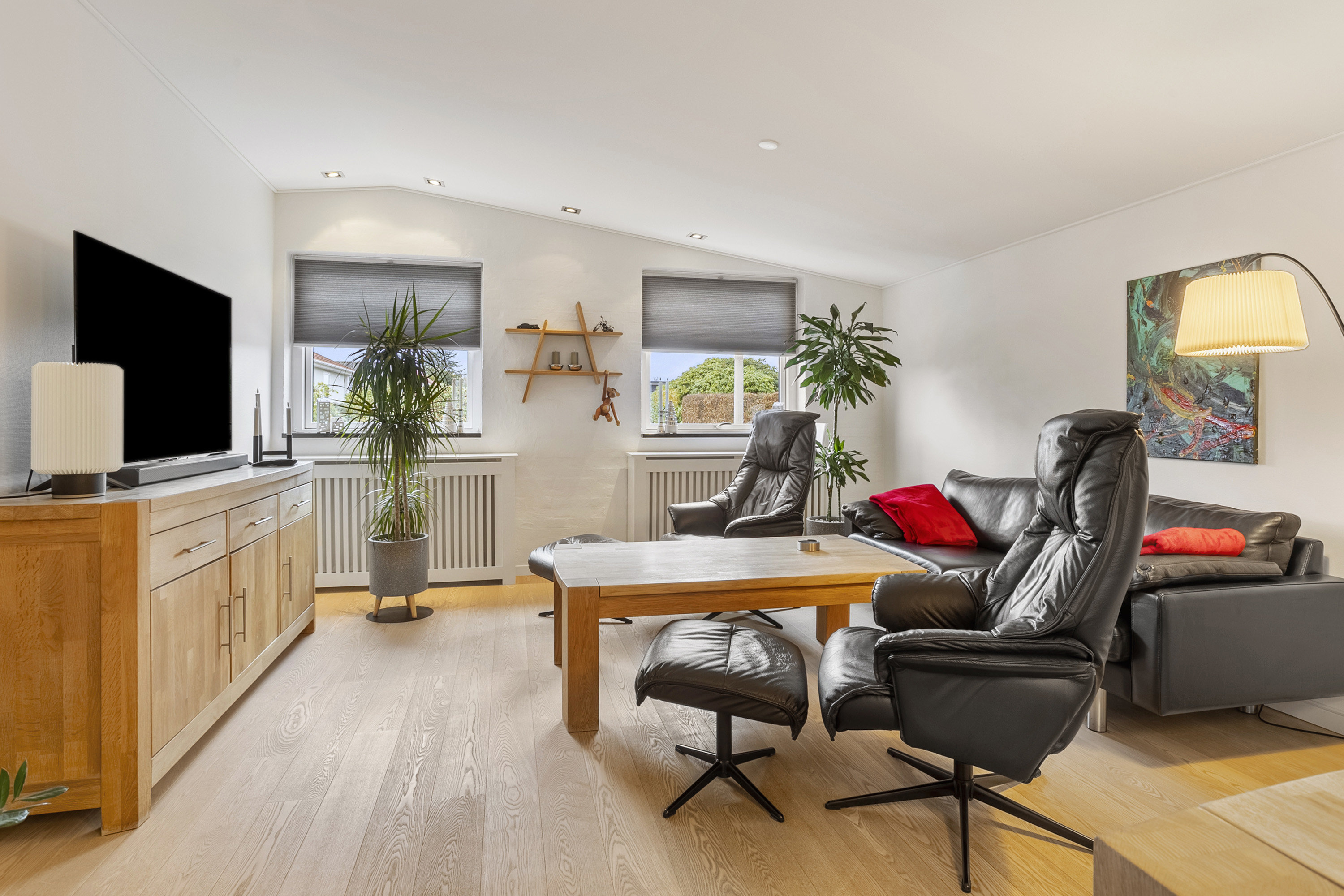 Fremhævet stue billede i fuldskærmstilstand. Billede af Svalevej 26, 6600 Vejen