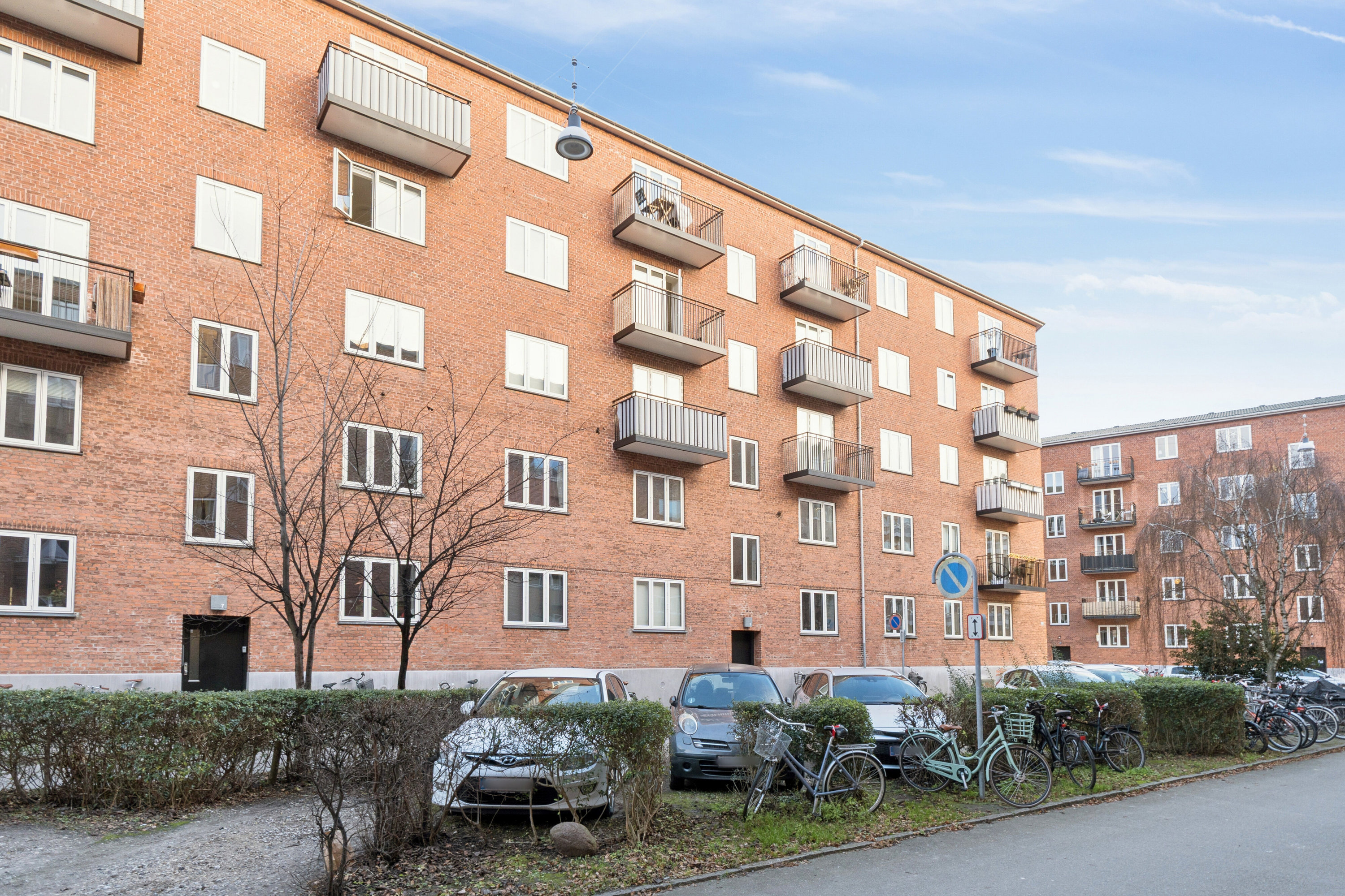 Fremhævet facade billede i fuldskærmstilstand. Billede af Caprivej 9, st.. th., 2300 København S