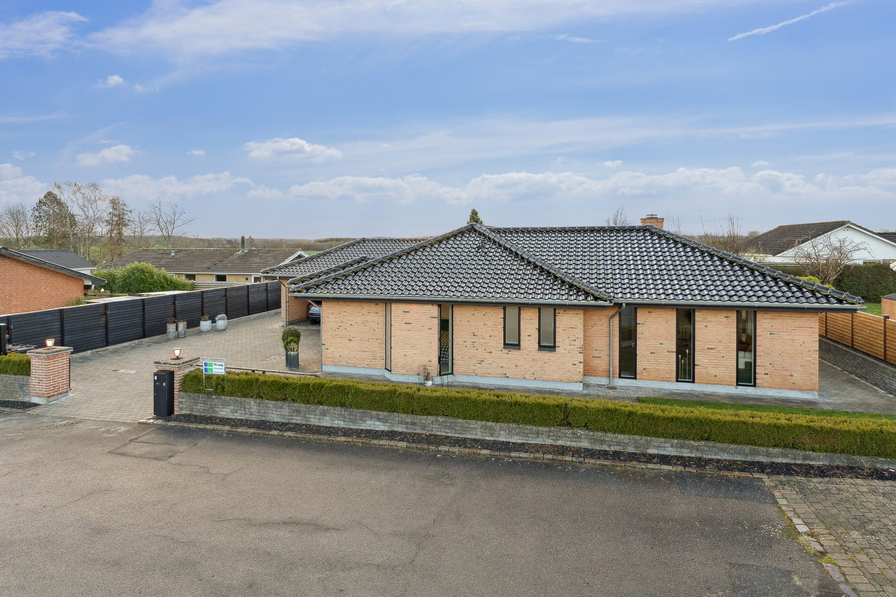 Fremhævet set fra vejen billede i fuldskærmstilstand. Billede af Dalsvinget 5, Dalby, 4690 Haslev