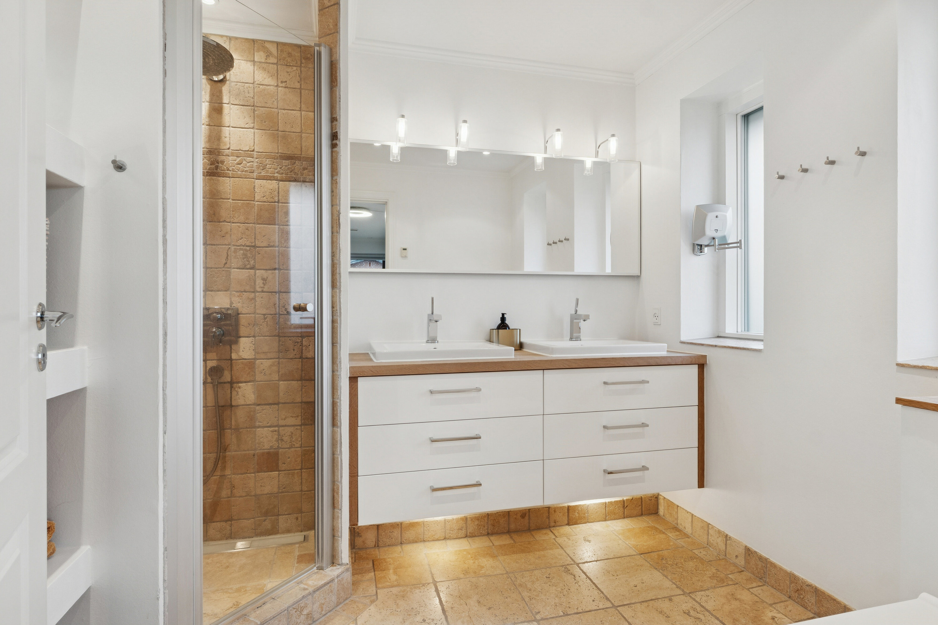 Fremhævet badeværelse billede i fuldskærmstilstand. Billede af Dalsvinget 5, Dalby, 4690 Haslev