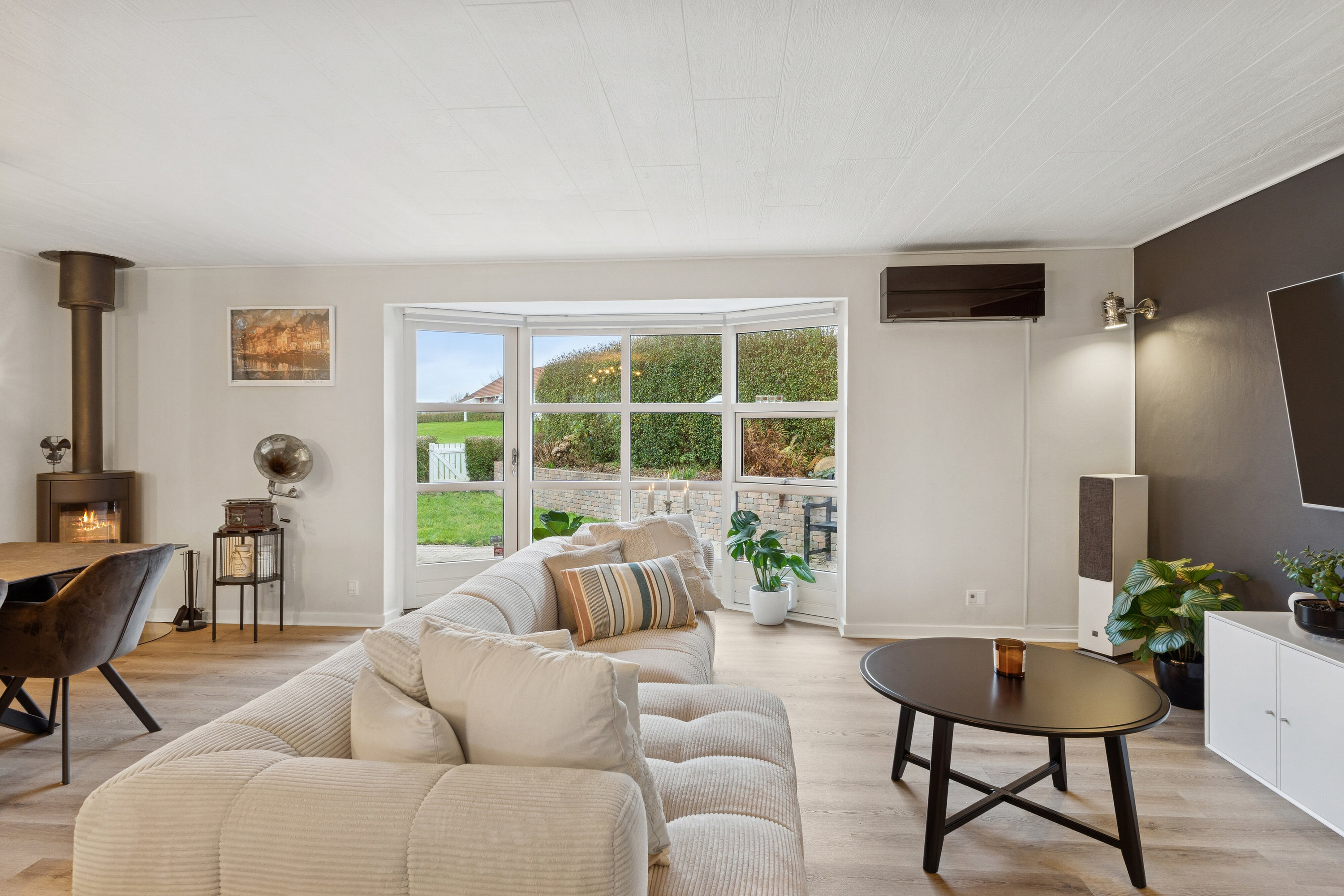 Fremhævet stue billede i fuldskærmstilstand. Billede af Ternesøparken 39, Terslev, 4690 Haslev