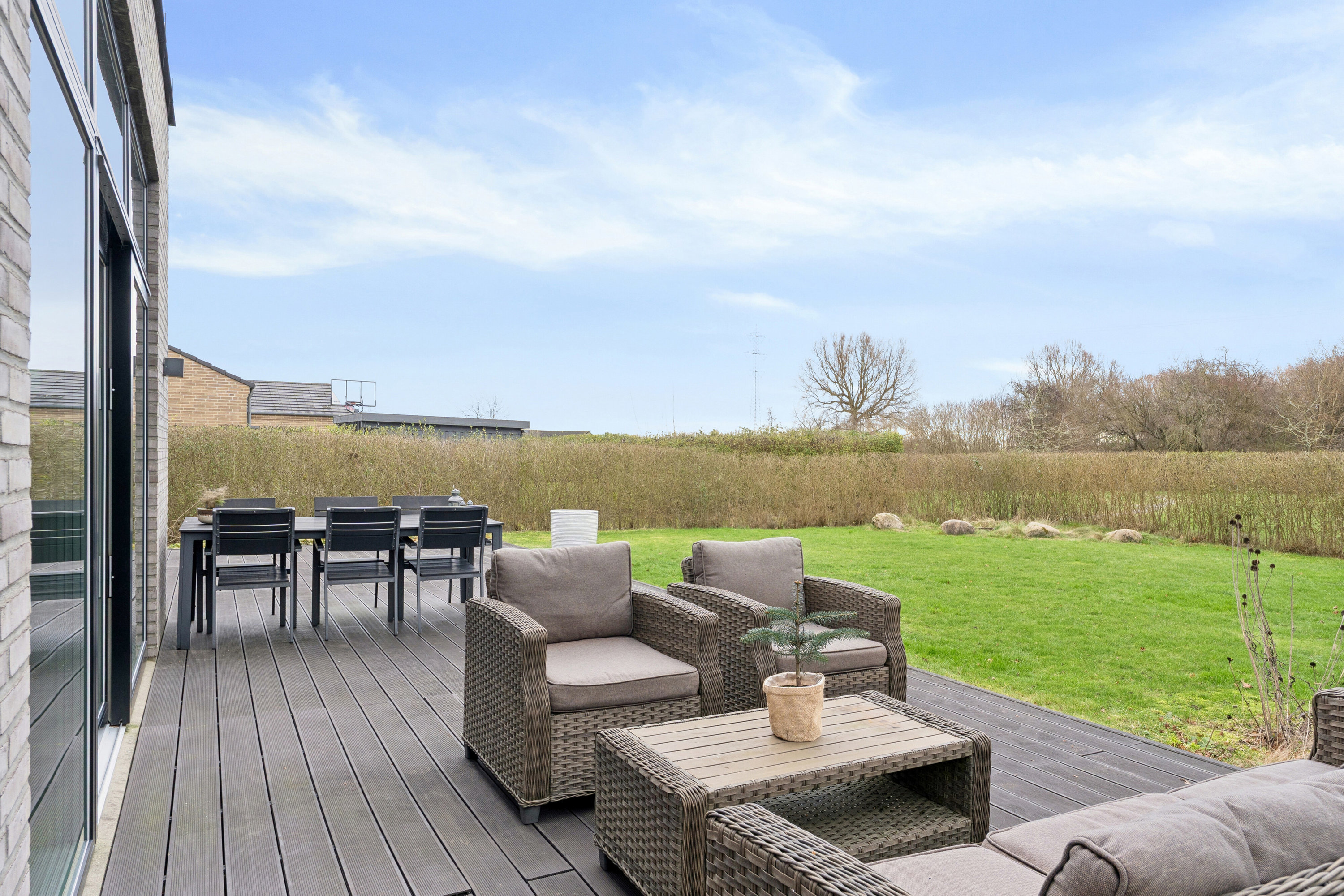 Fremhævet terrasse billede i fuldskærmstilstand. Billede af Vestergårdsvangen 92, Stavtrup, 8260 Viby J