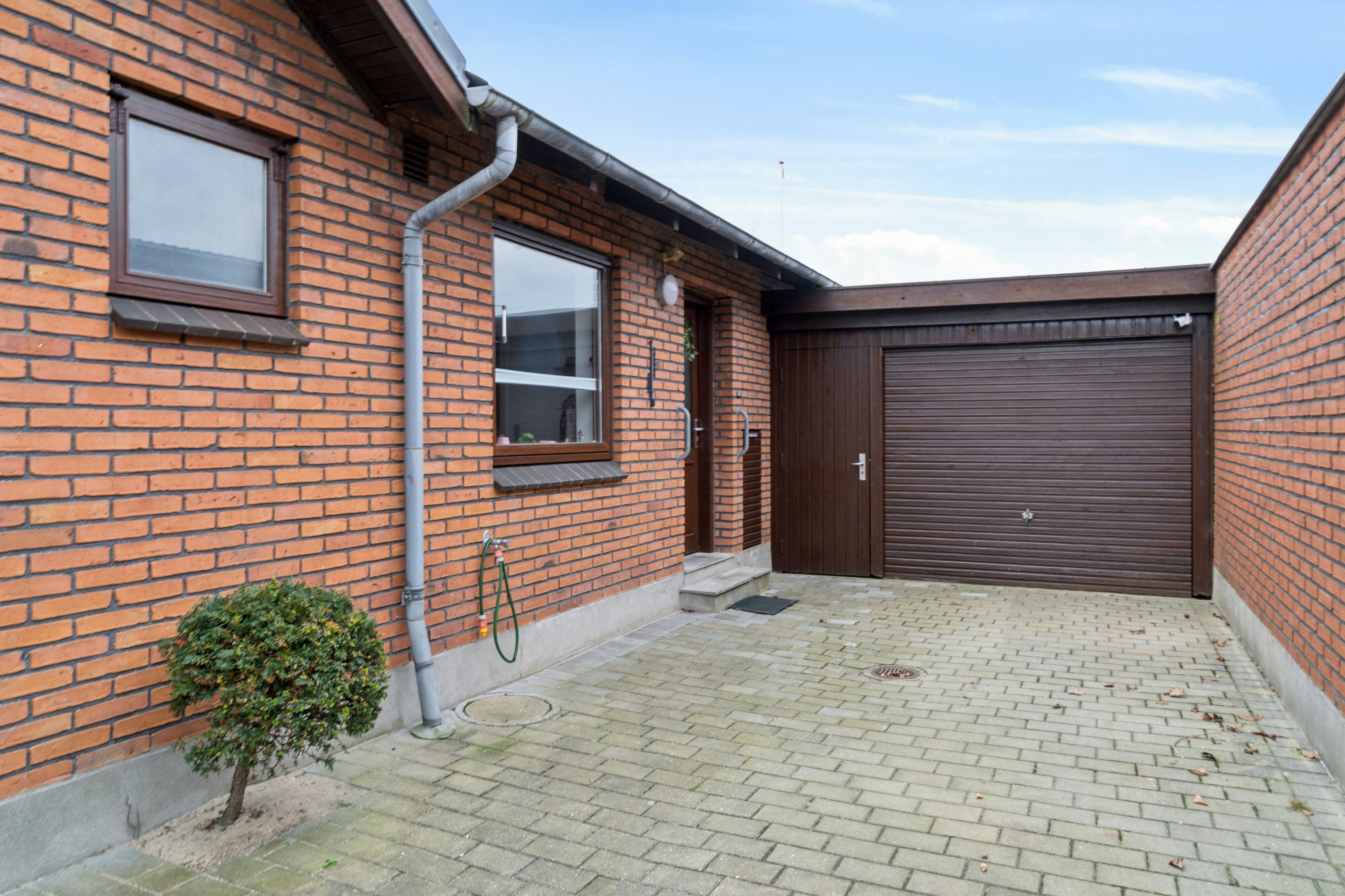 Miniaturebillede 1: udendørs. Billede af Skolegade 5, Hvidbjerg, 7790 Thyholm