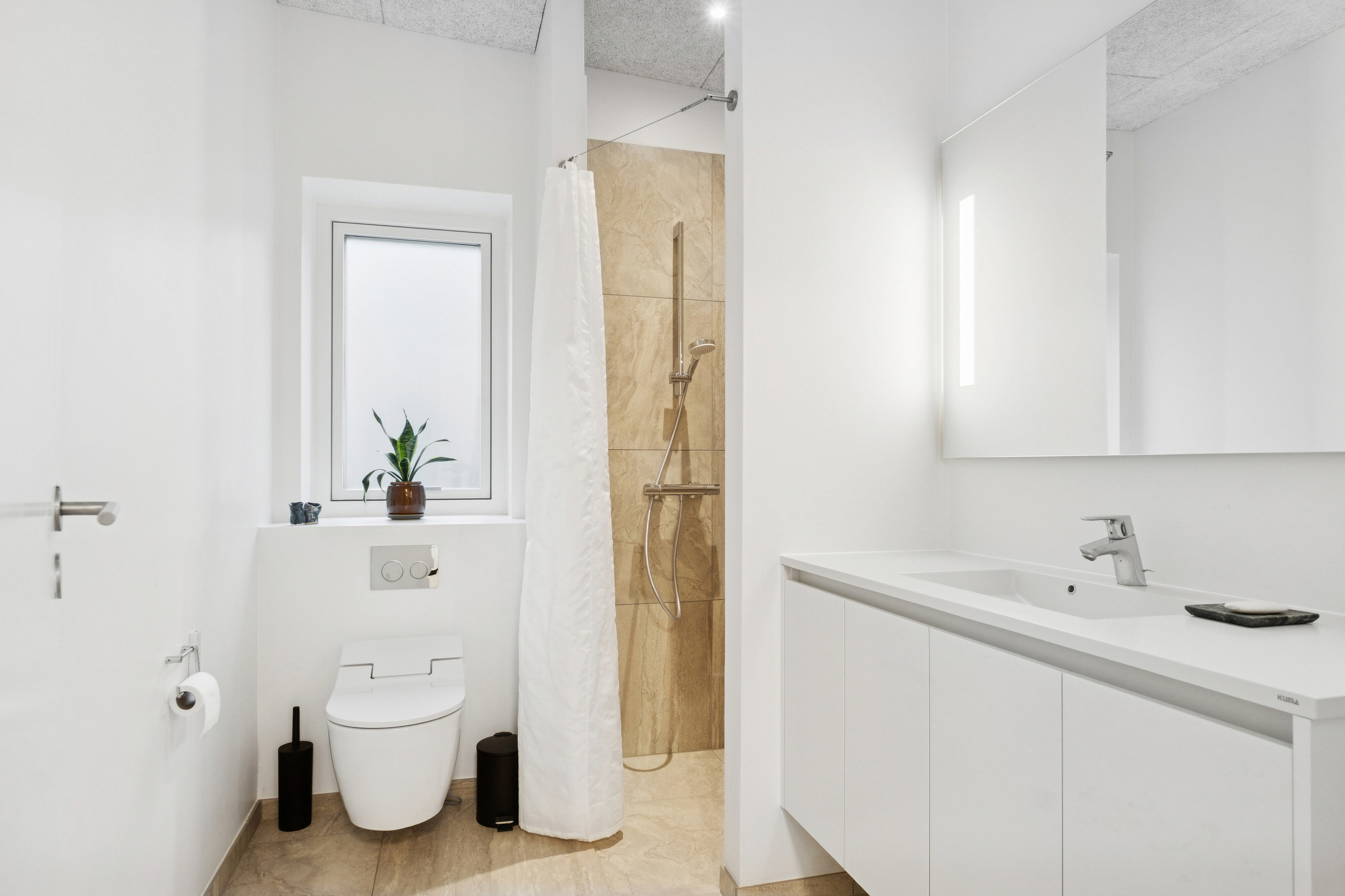 Fremhævet badeværelse billede i fuldskærmstilstand. Billede af Vestergårdsvangen 92, Stavtrup, 8260 Viby J