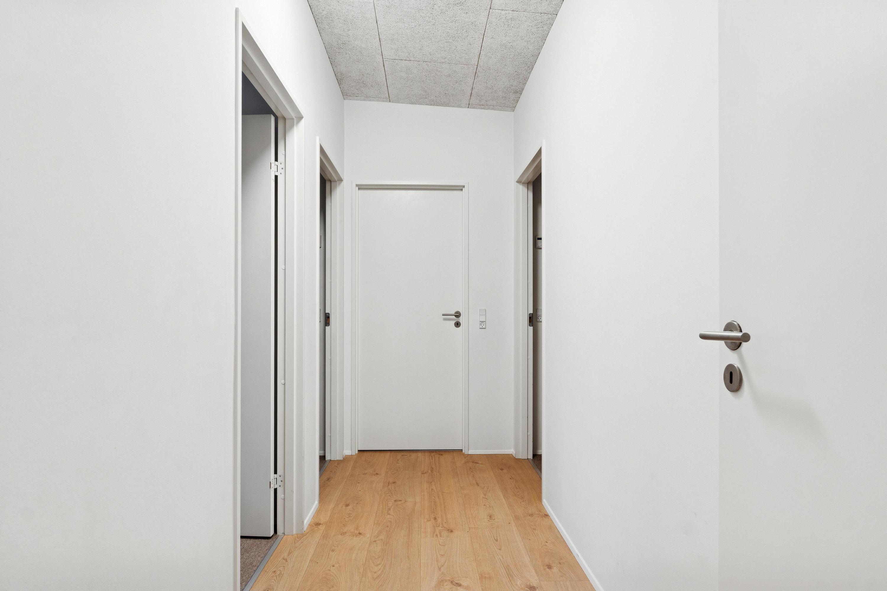 Fremhævet gang billede i fuldskærmstilstand. Billede af Vestergårdsvangen 92, Stavtrup, 8260 Viby J