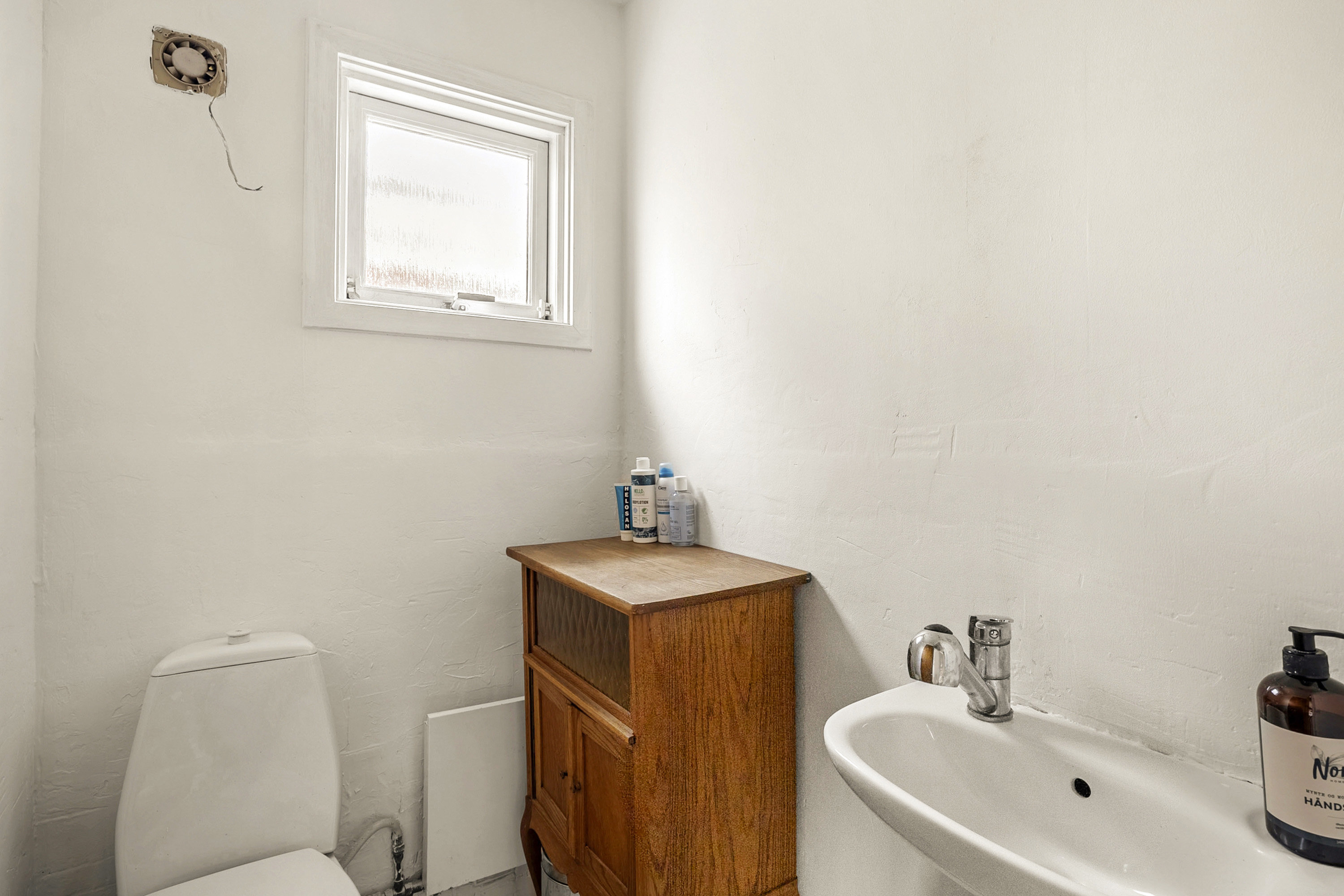 Fremhævet toilet billede i fuldskærmstilstand. Billede af Strandskadehøjen 11, Frølunde Fed, 4220 Korsør