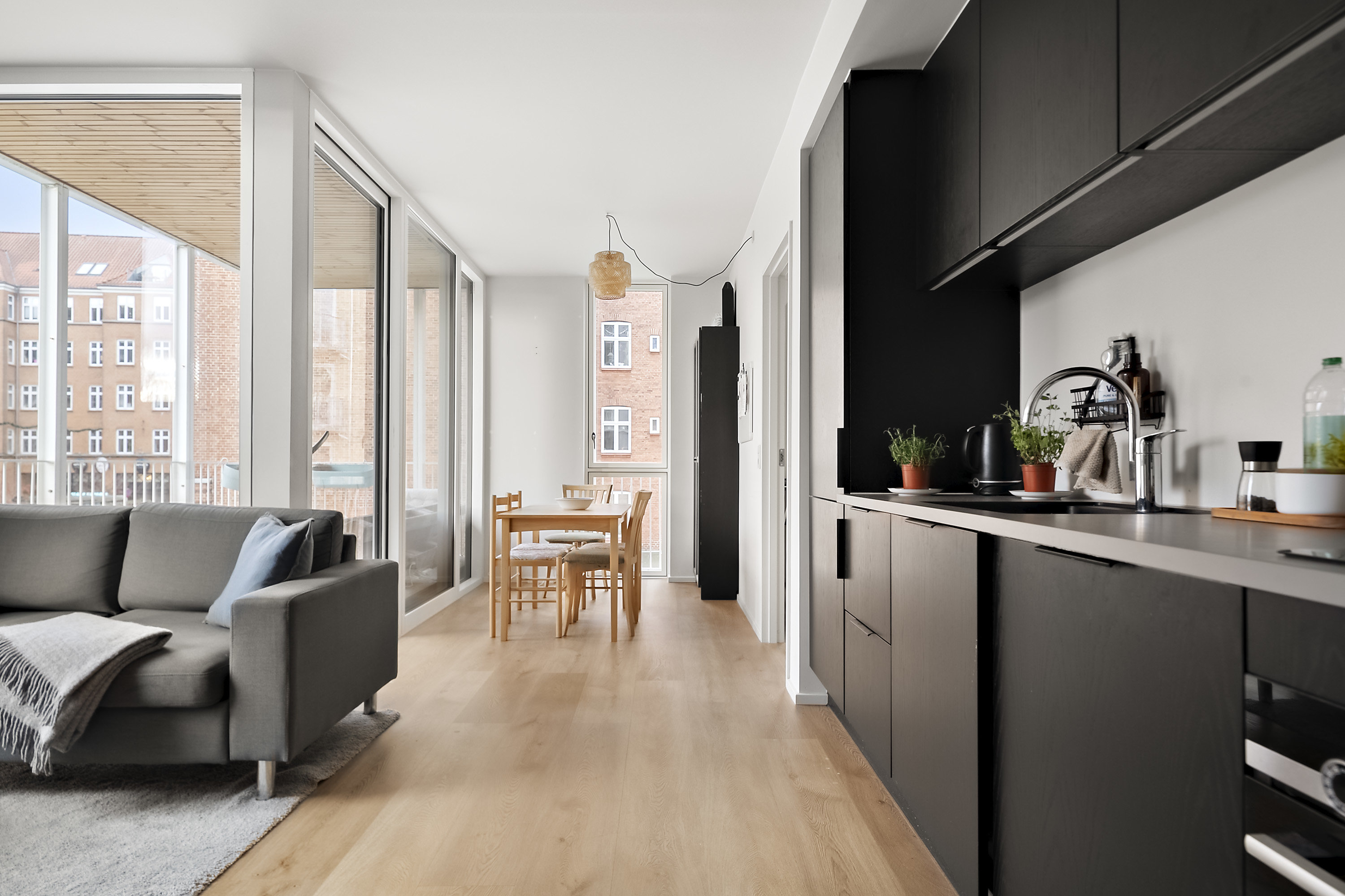 Fremhævet køkken billede i fuldskærmstilstand. Billede af Edouard Suensons Gade 10, 2. 1., Trøjborg, 8200 Aarhus N