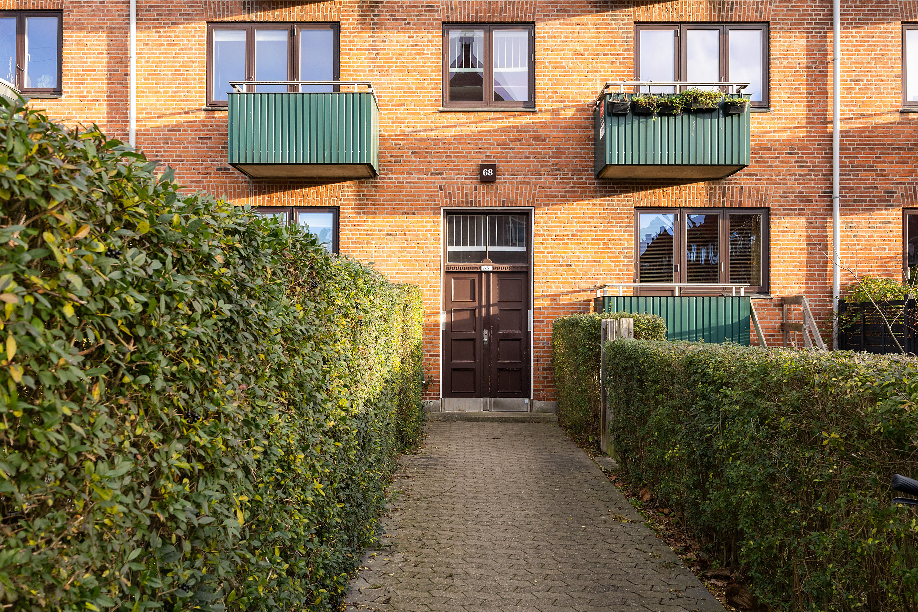 Fremhævet facade billede i fuldskærmstilstand. Billede af Nattergalevej 68, st.. tv., 2400 København NV