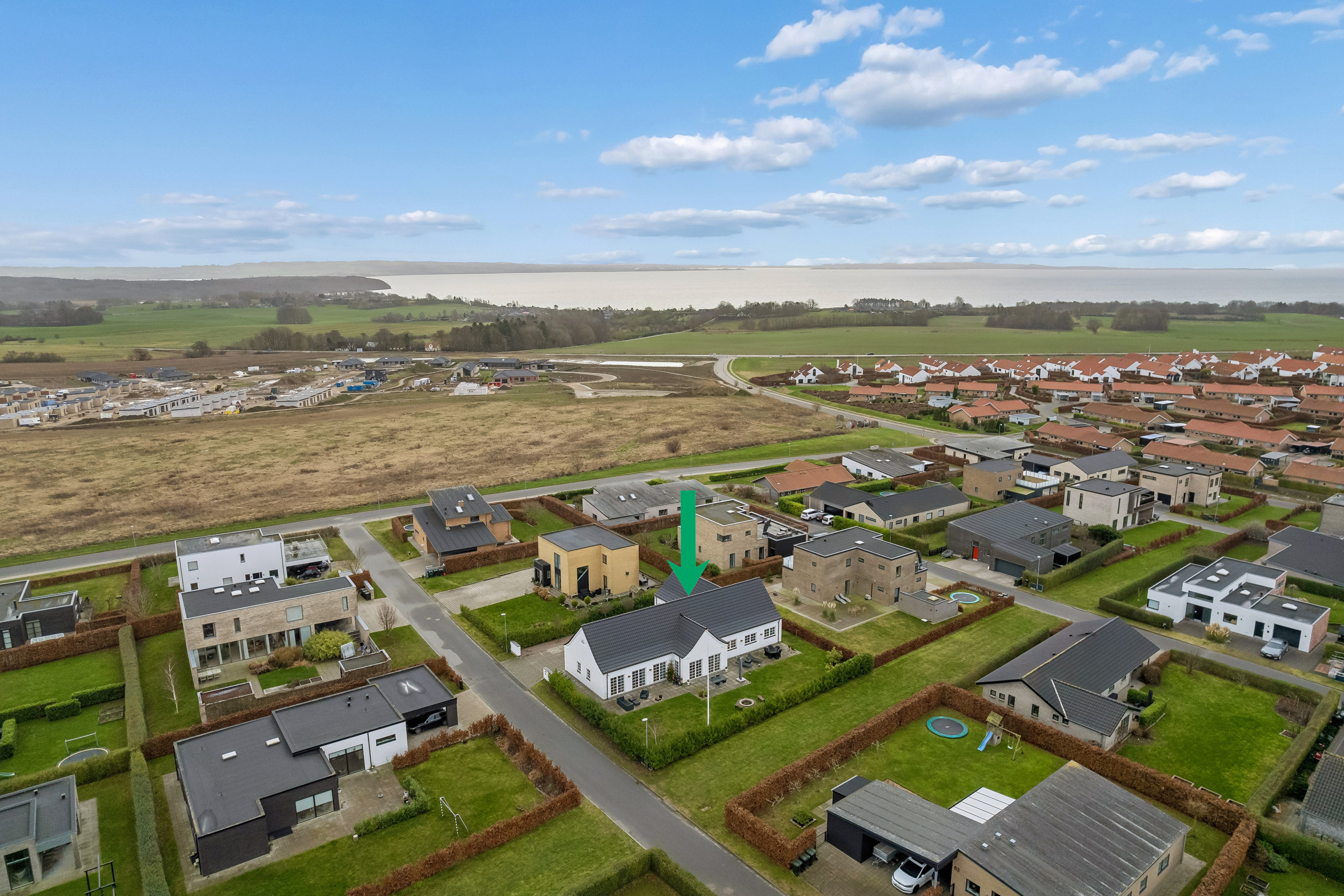 Fremhævet luftfoto billede i fuldskærmstilstand. Billede af Vorregårdsparken 61, Ugelbølle, 8410 Rønde