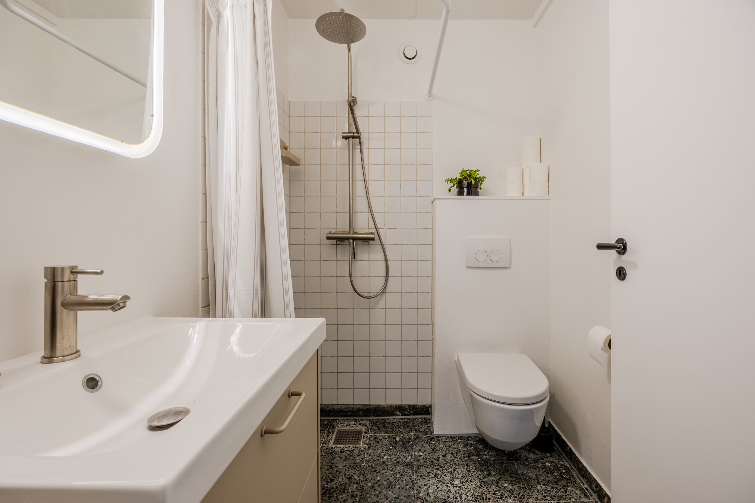 Fremhævet badeværelse billede i fuldskærmstilstand. Billede af Husumgade 1, st.. 1., 2200 København N