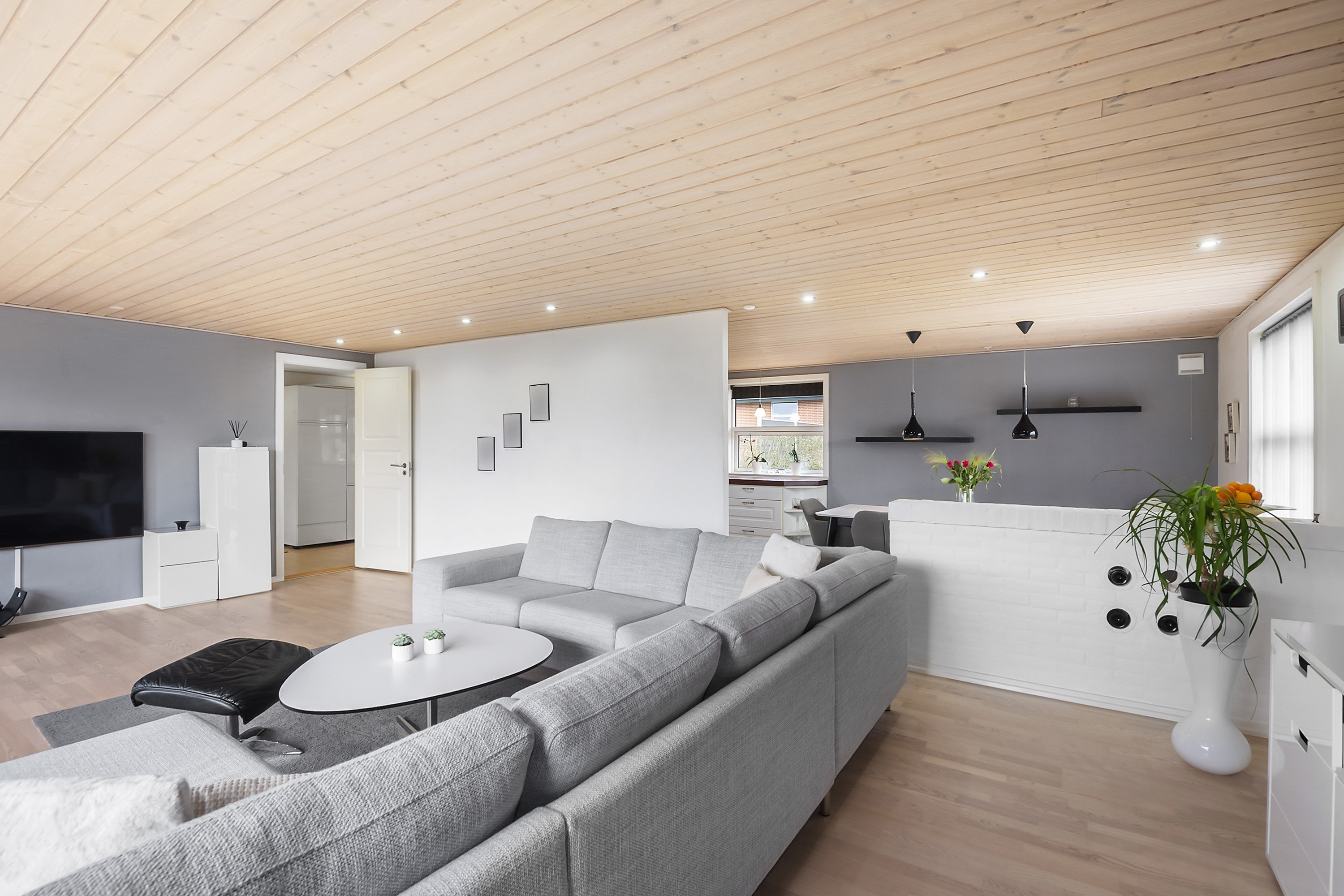 Fremhævet stue billede i fuldskærmstilstand. Billede af Thulevej 41, 6715 Esbjerg N