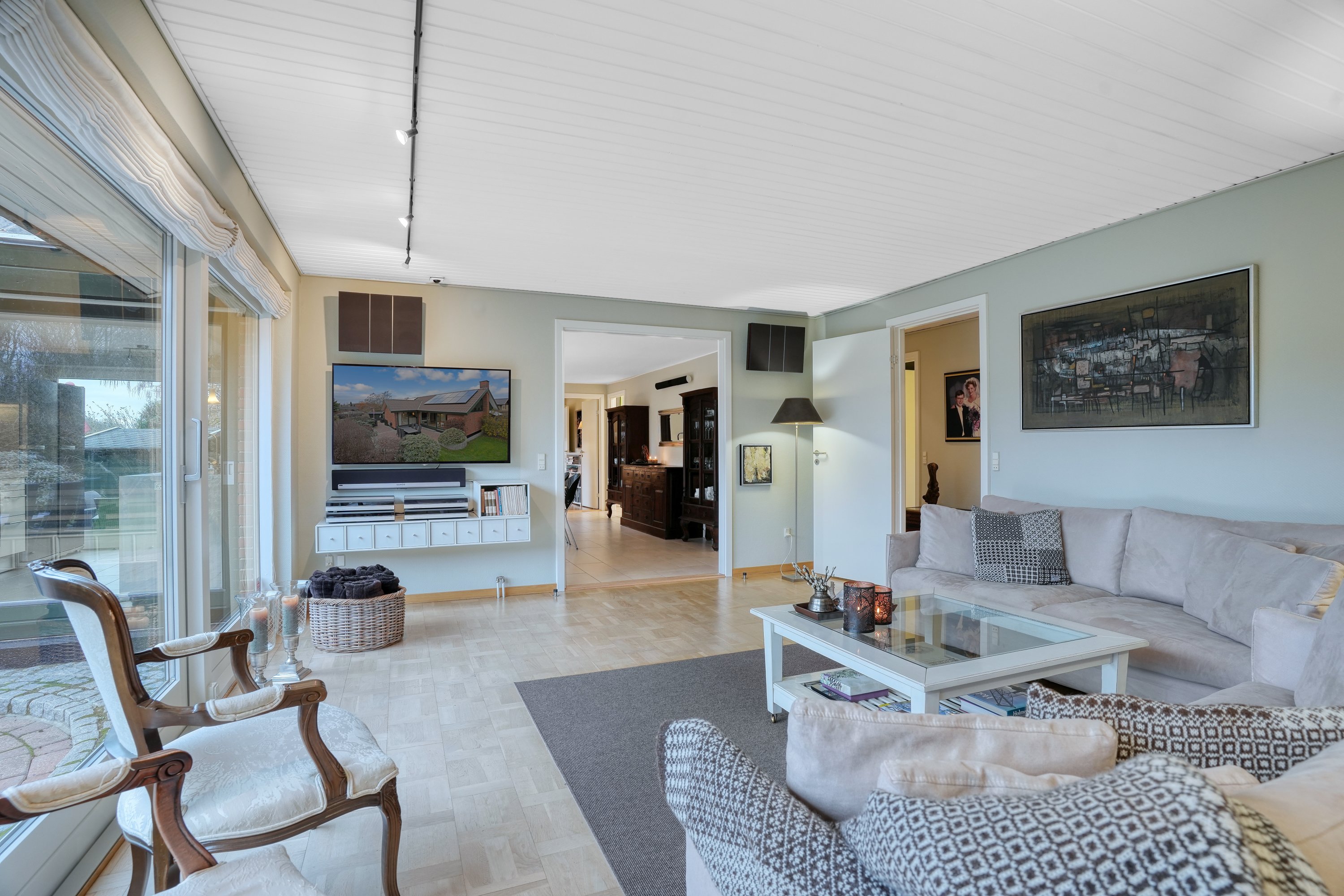 Fremhævet stue billede i fuldskærmstilstand. Billede af Skolekrogen 10, 3500 Værløse