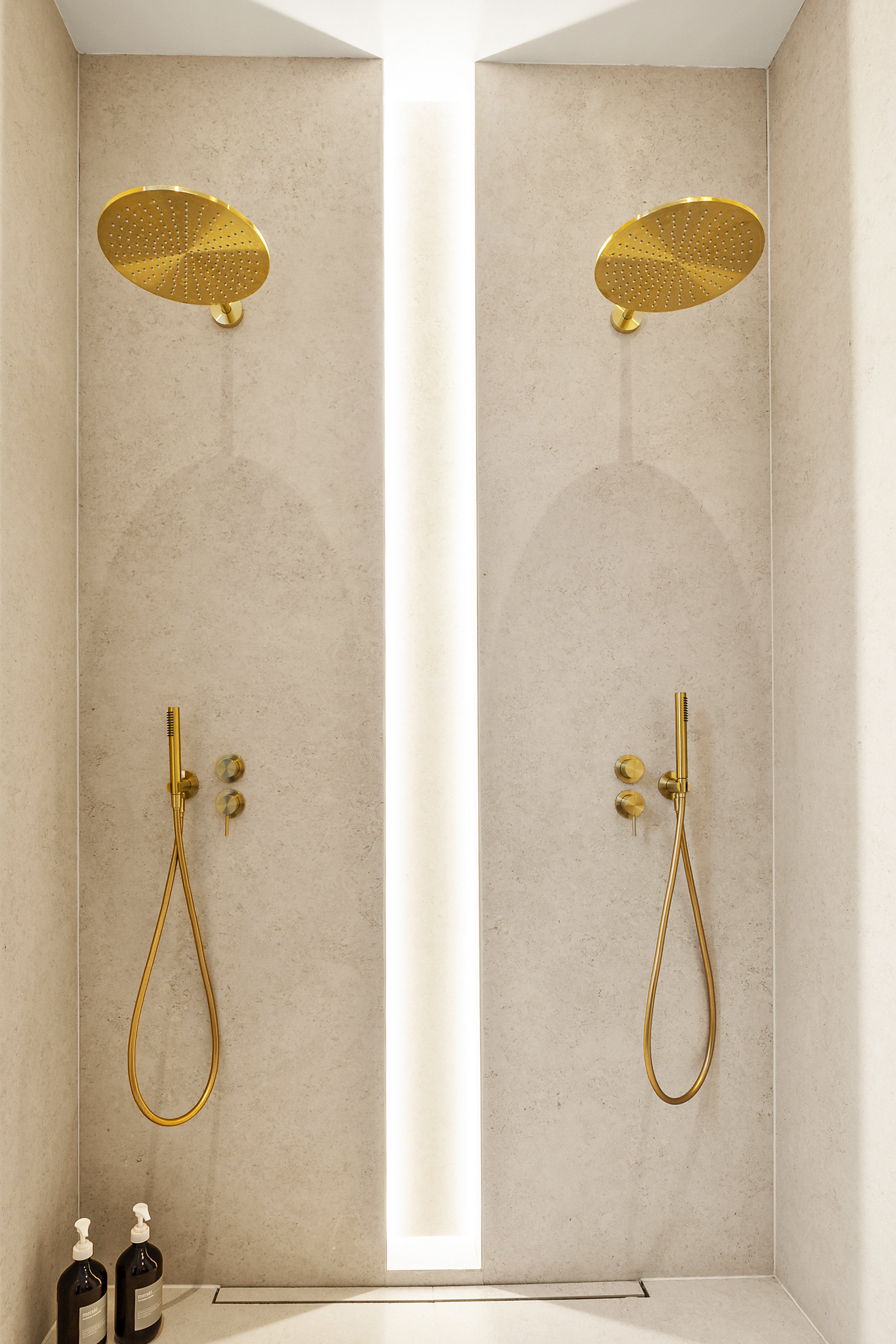 Fremhævet bad billede i fuldskærmstilstand. Billede af Nørregade 24A, 1., 1165 København K