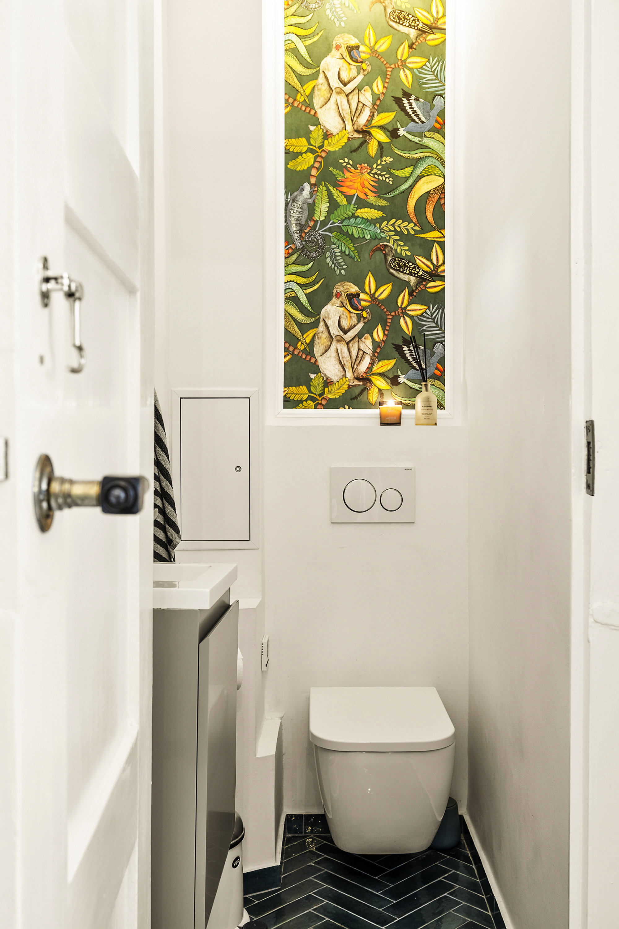 Fremhævet toilet billede i fuldskærmstilstand. Billede af Nørregade 24A, 1., 1165 København K