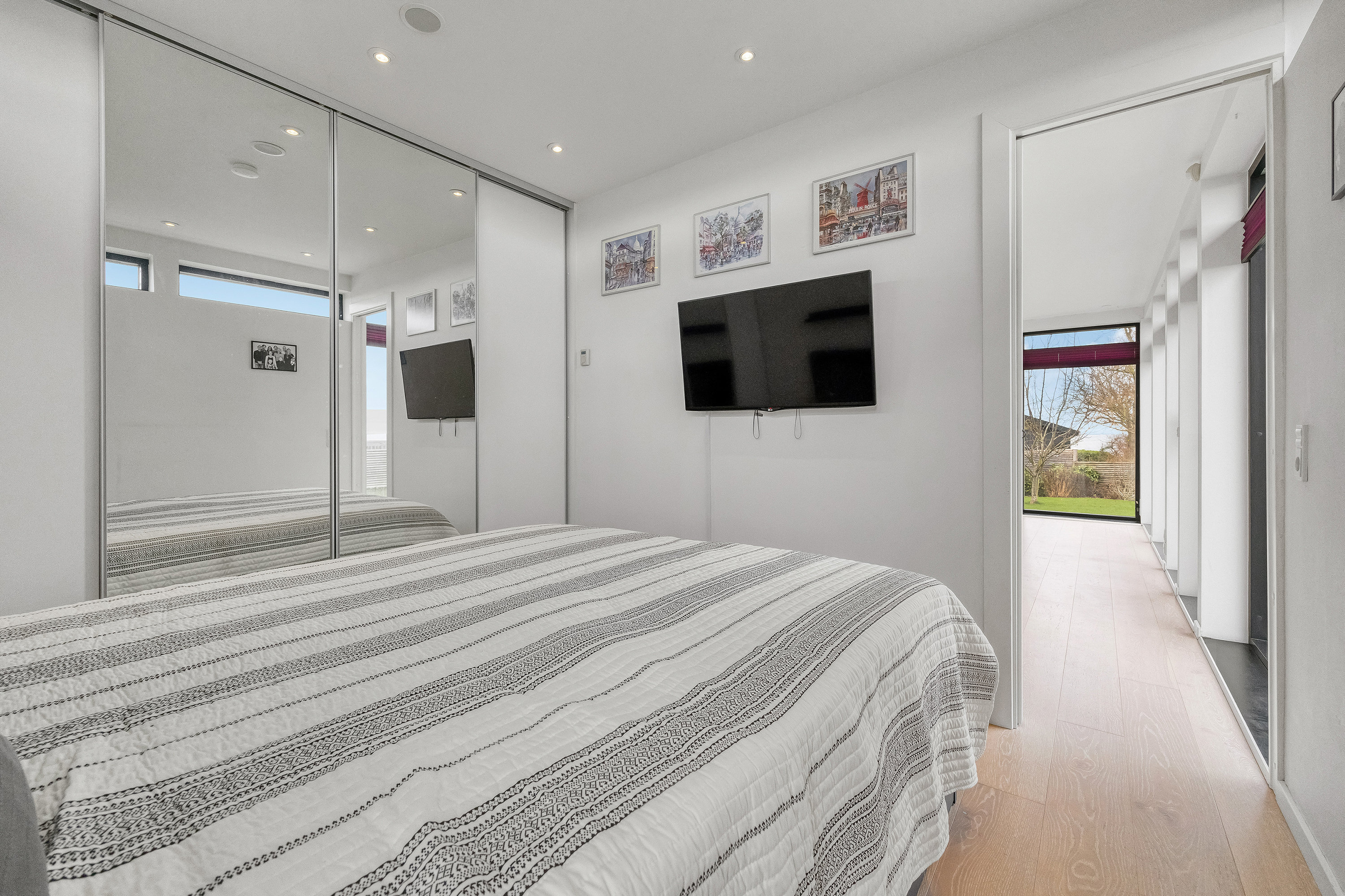 Fremhævet soveværelse billede i fuldskærmstilstand. Billede af Nordhøjvej 37, 3250 Gilleleje