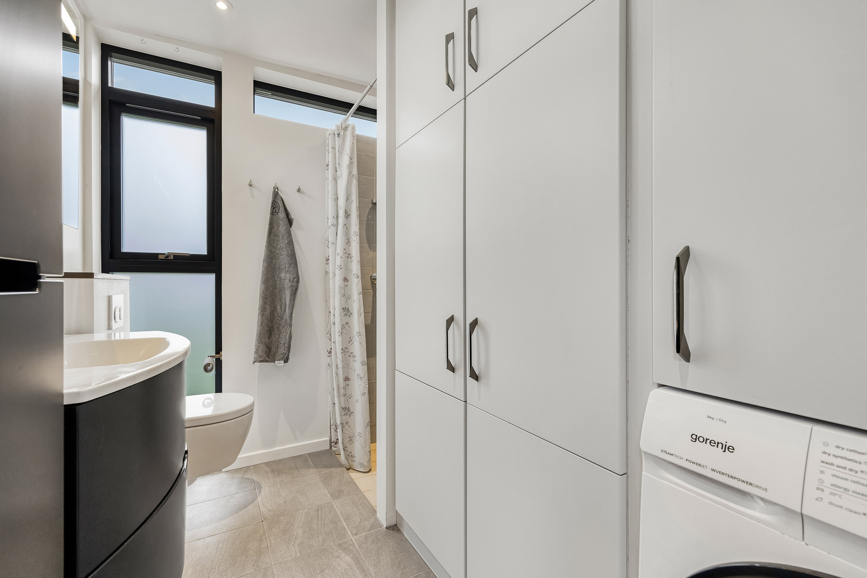 Fremhævet badeværelse billede i fuldskærmstilstand. Billede af Nordhøjvej 37, 3250 Gilleleje