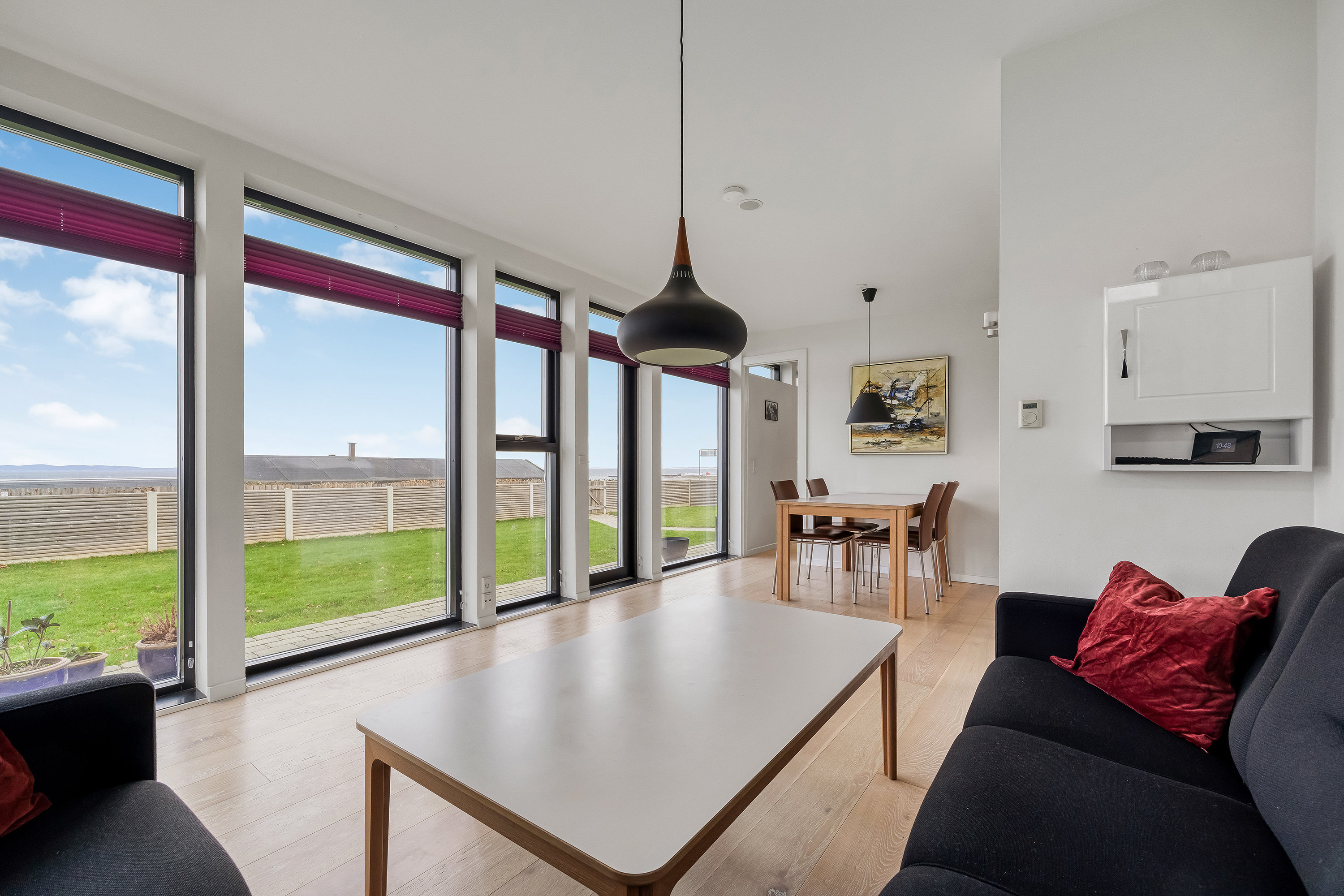 Fremhævet stue billede i fuldskærmstilstand. Billede af Nordhøjvej 37, 3250 Gilleleje