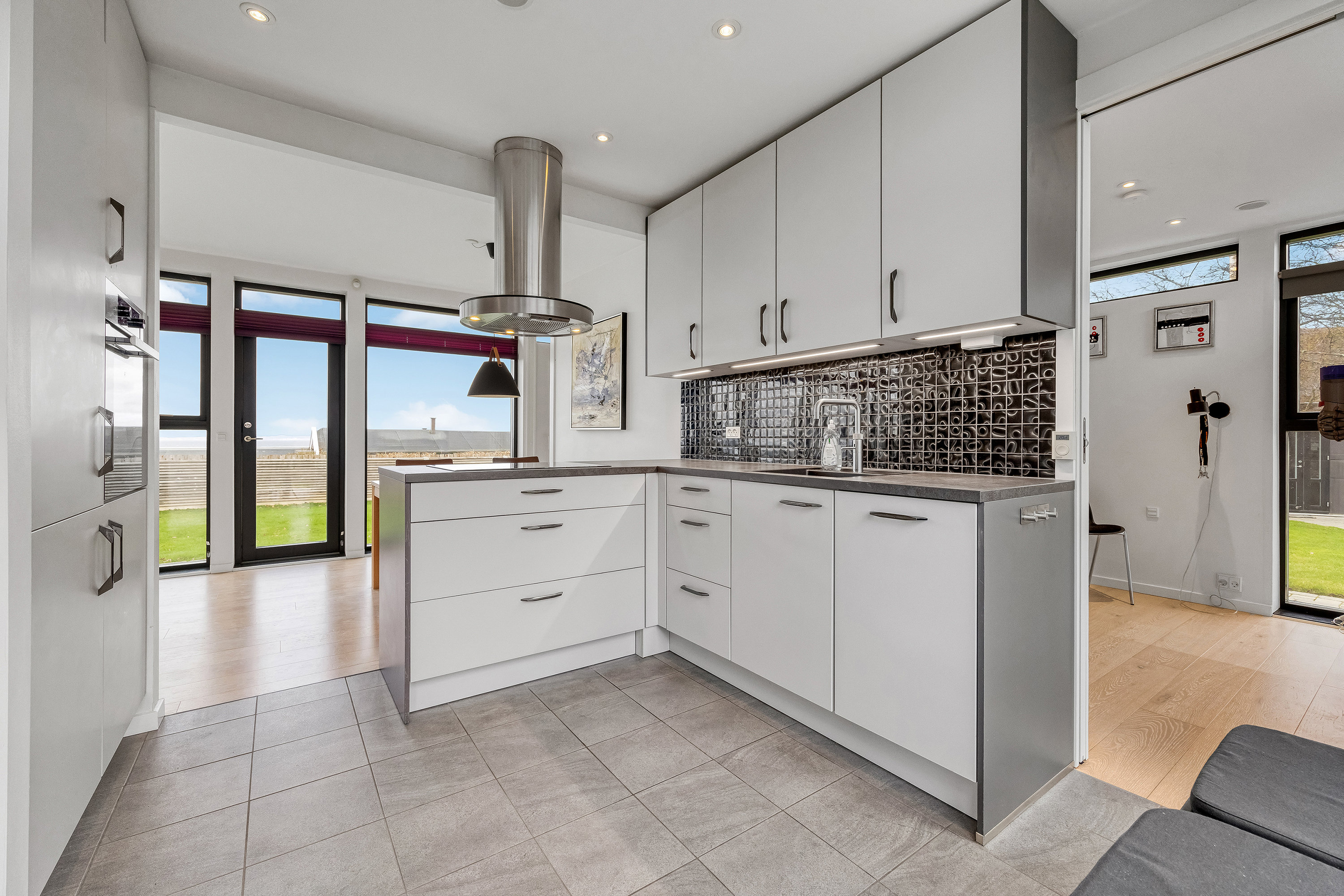 Fremhævet køkken billede i fuldskærmstilstand. Billede af Nordhøjvej 37, 3250 Gilleleje