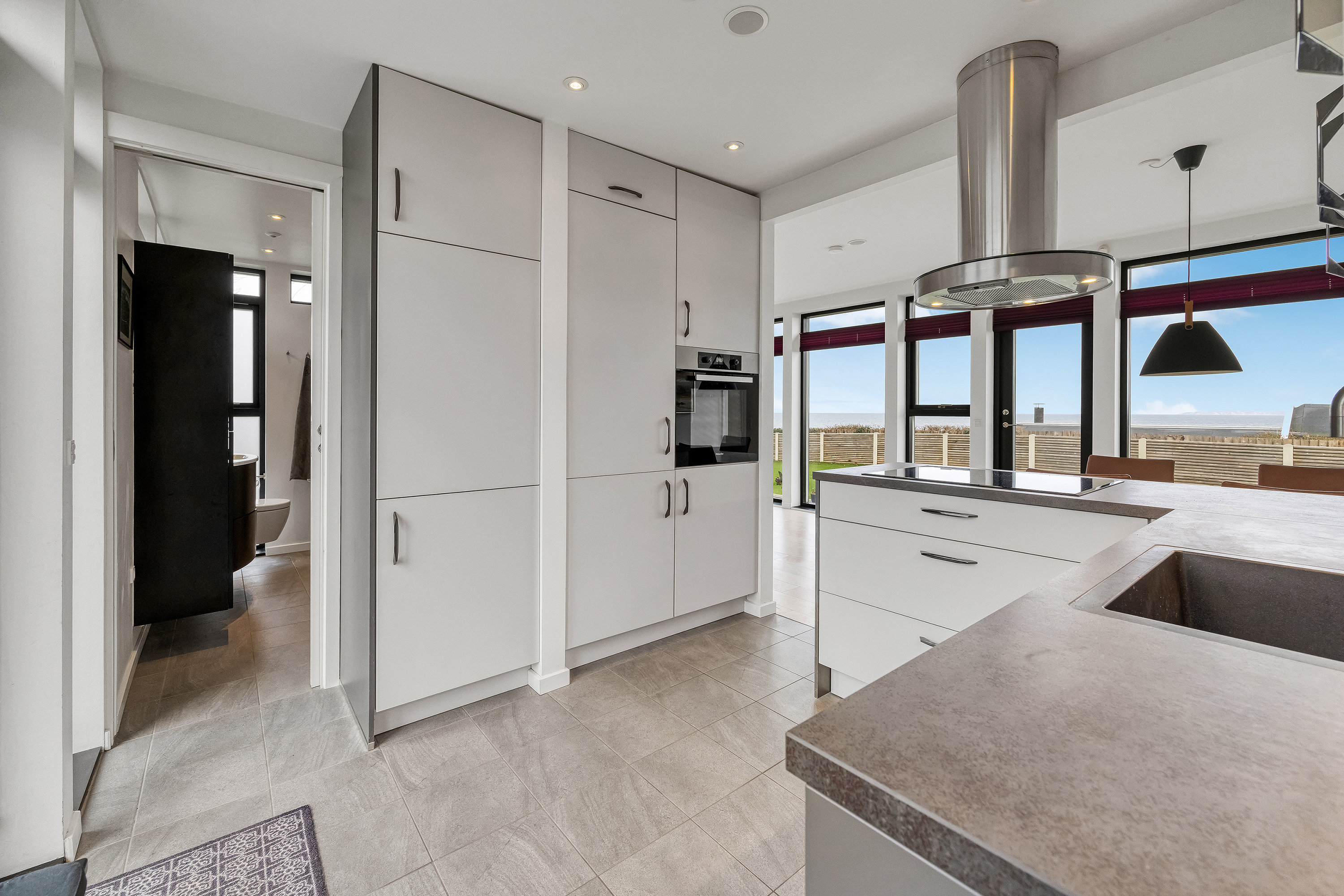 Fremhævet køkken billede i fuldskærmstilstand. Billede af Nordhøjvej 37, 3250 Gilleleje