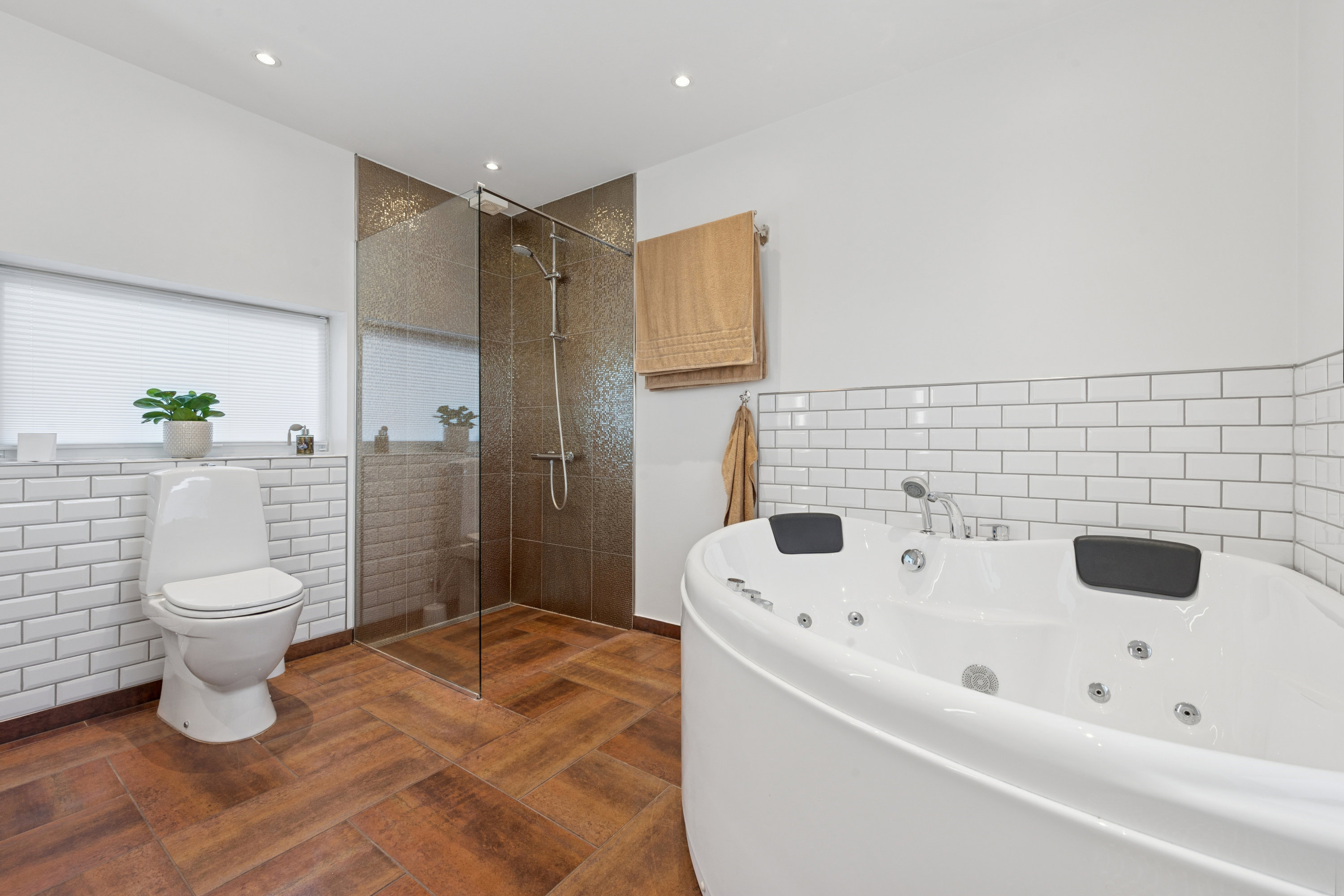 Fremhævet badeværelse billede i fuldskærmstilstand. Billede af Mosede Engvej 39, 2670 Greve