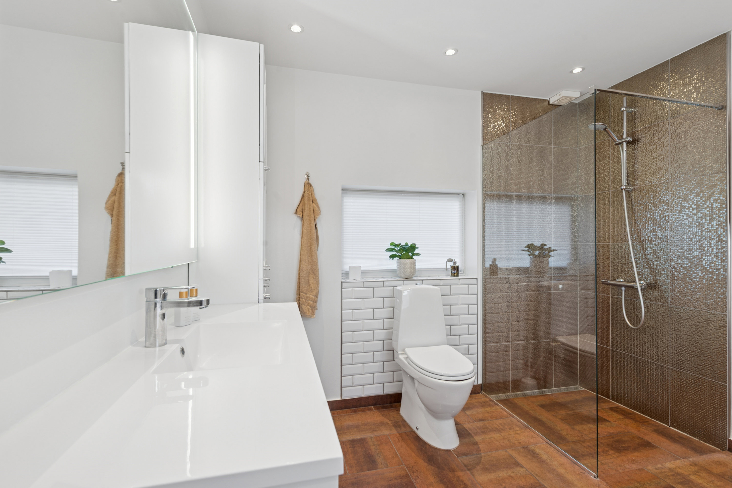 Fremhævet badeværelse billede i fuldskærmstilstand. Billede af Mosede Engvej 39, 2670 Greve