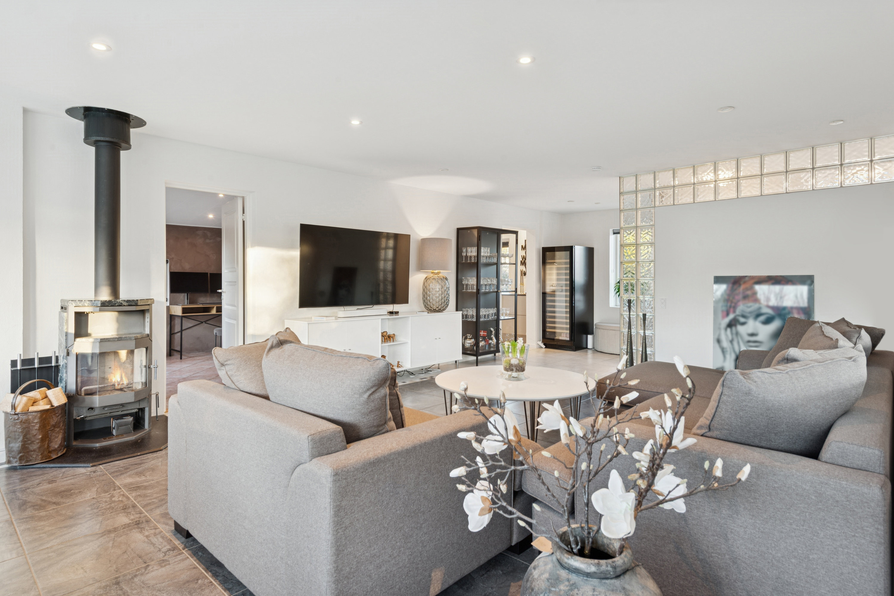 Fremhævet stue billede i fuldskærmstilstand. Billede af Mosede Engvej 39, 2670 Greve