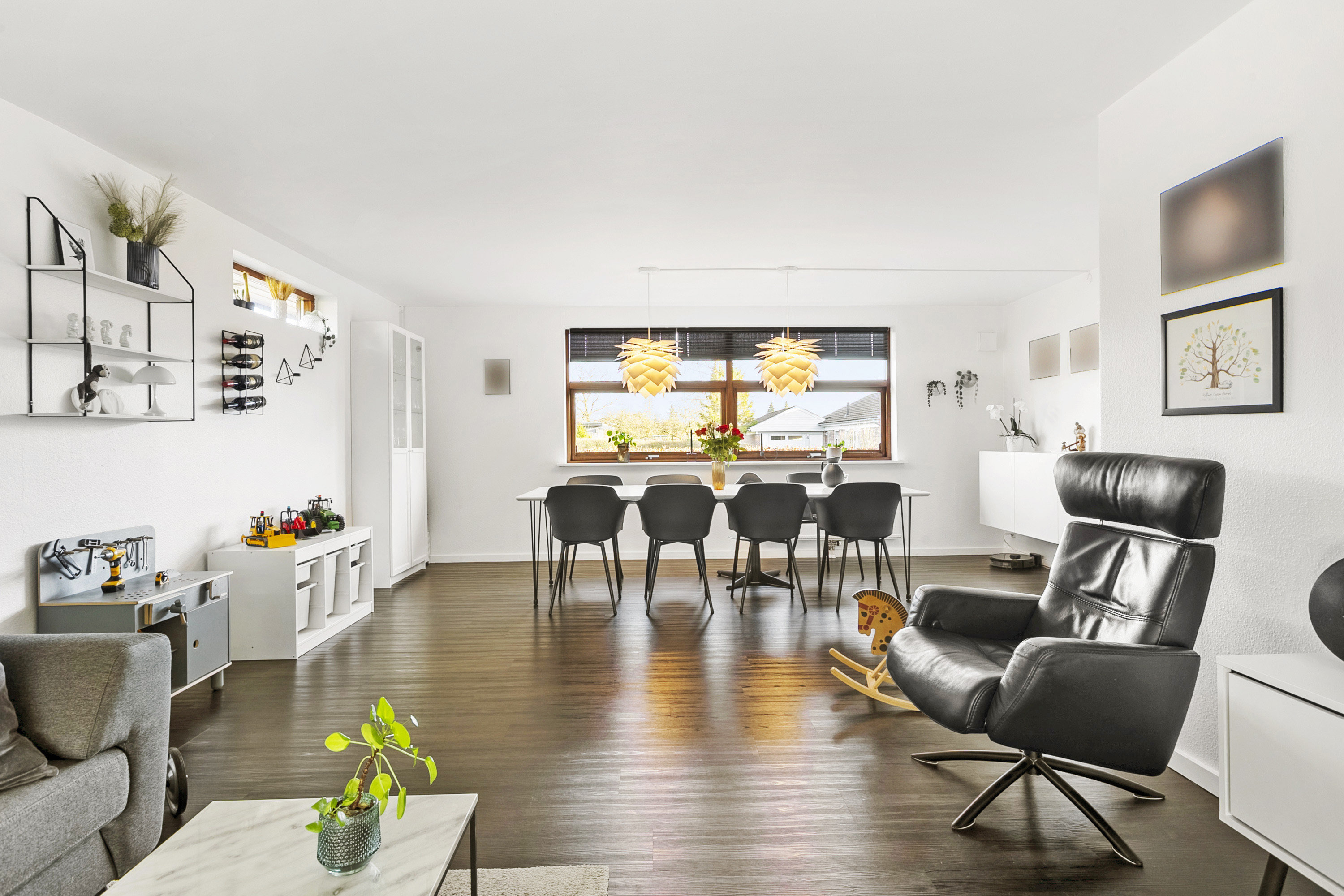 Fremhævet stue billede i fuldskærmstilstand. Billede af Kløvertoften 5, Felsted, 6200 Aabenraa