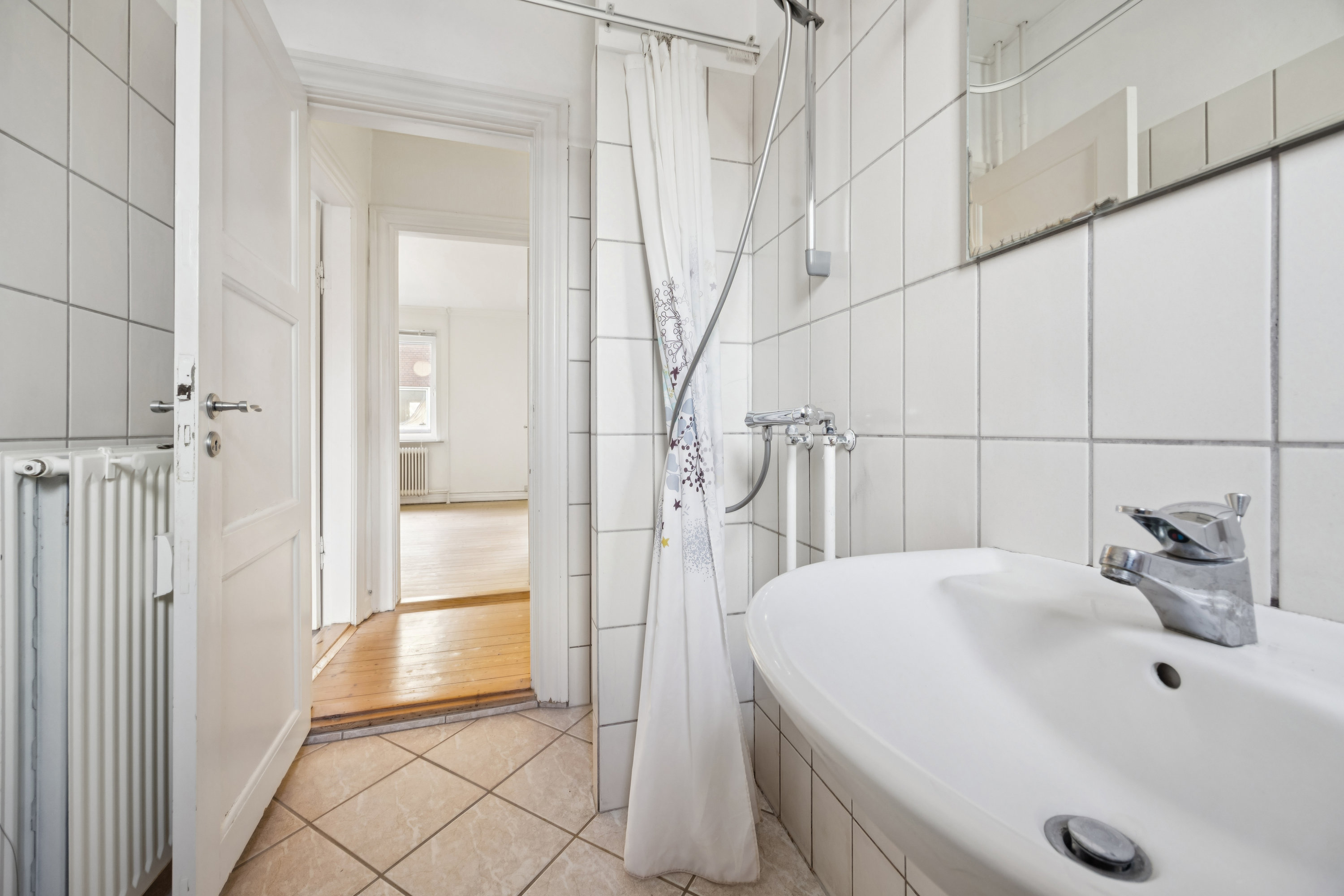 Fremhævet badeværelse billede i fuldskærmstilstand. Billede af Dronningensgade 21, 1. tv., 9400 Nørresundby