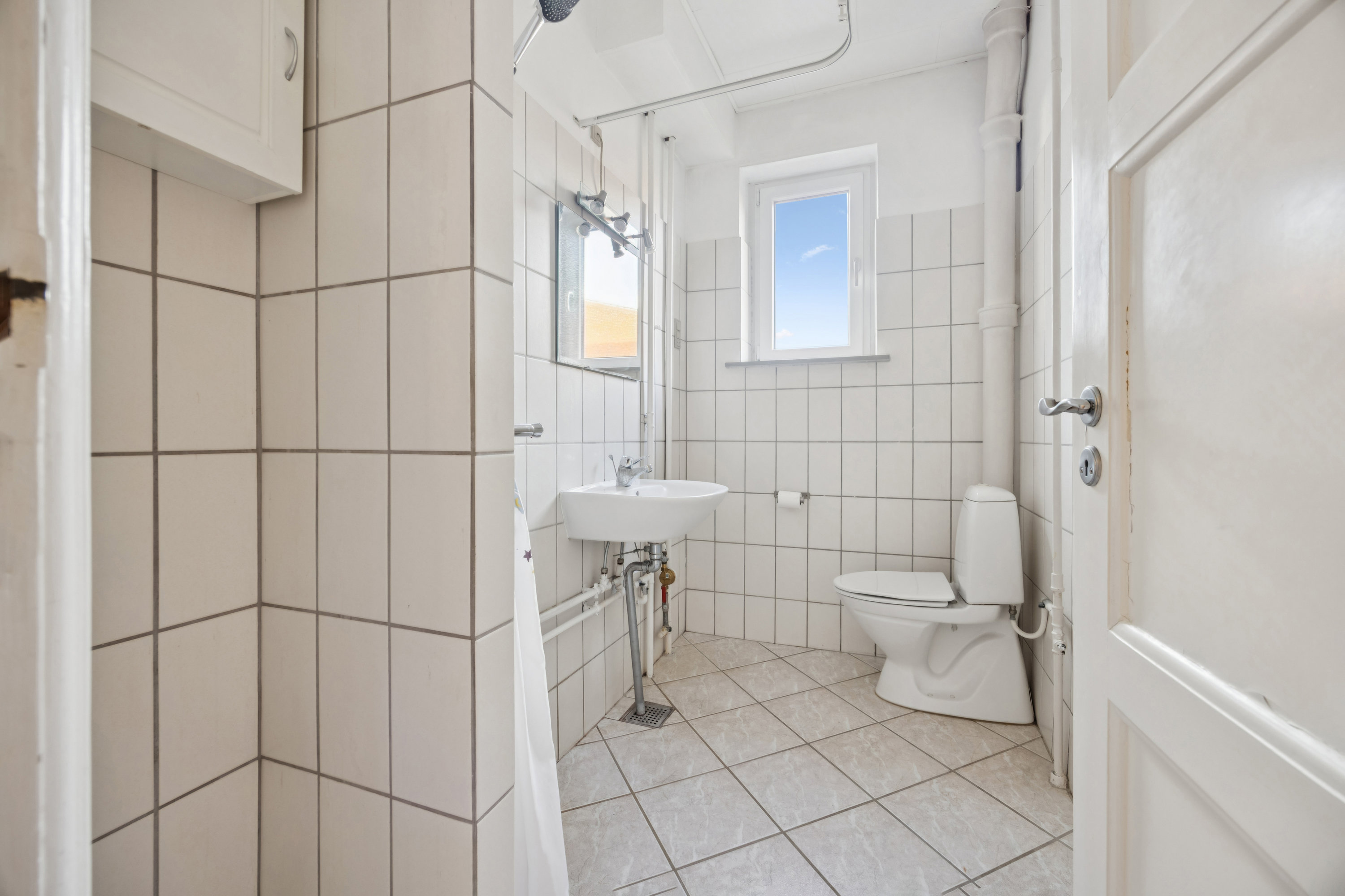 Fremhævet badeværelse billede i fuldskærmstilstand. Billede af Dronningensgade 21, 1. tv., 9400 Nørresundby