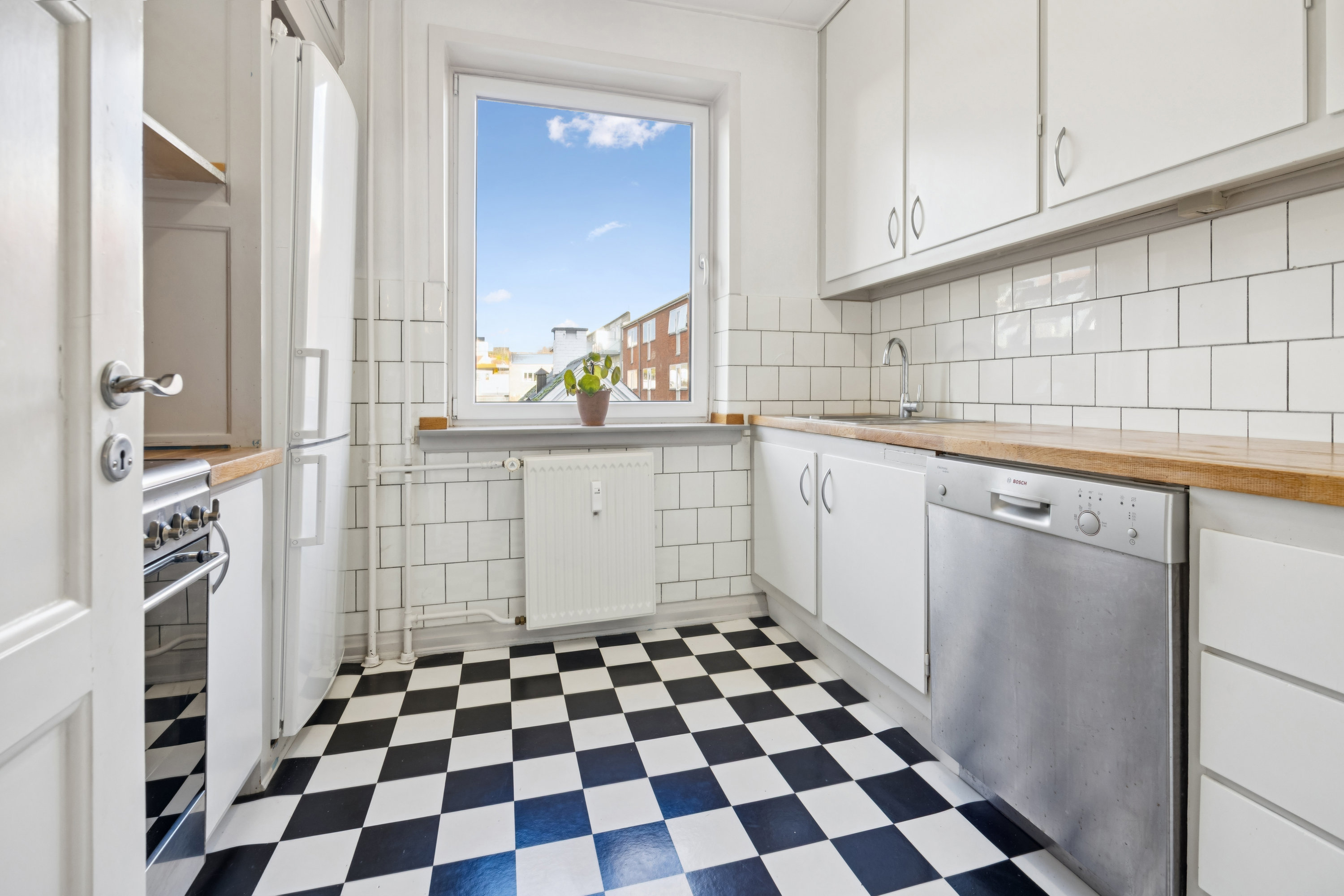 Fremhævet køkken billede i fuldskærmstilstand. Billede af Dronningensgade 21, 1. tv., 9400 Nørresundby