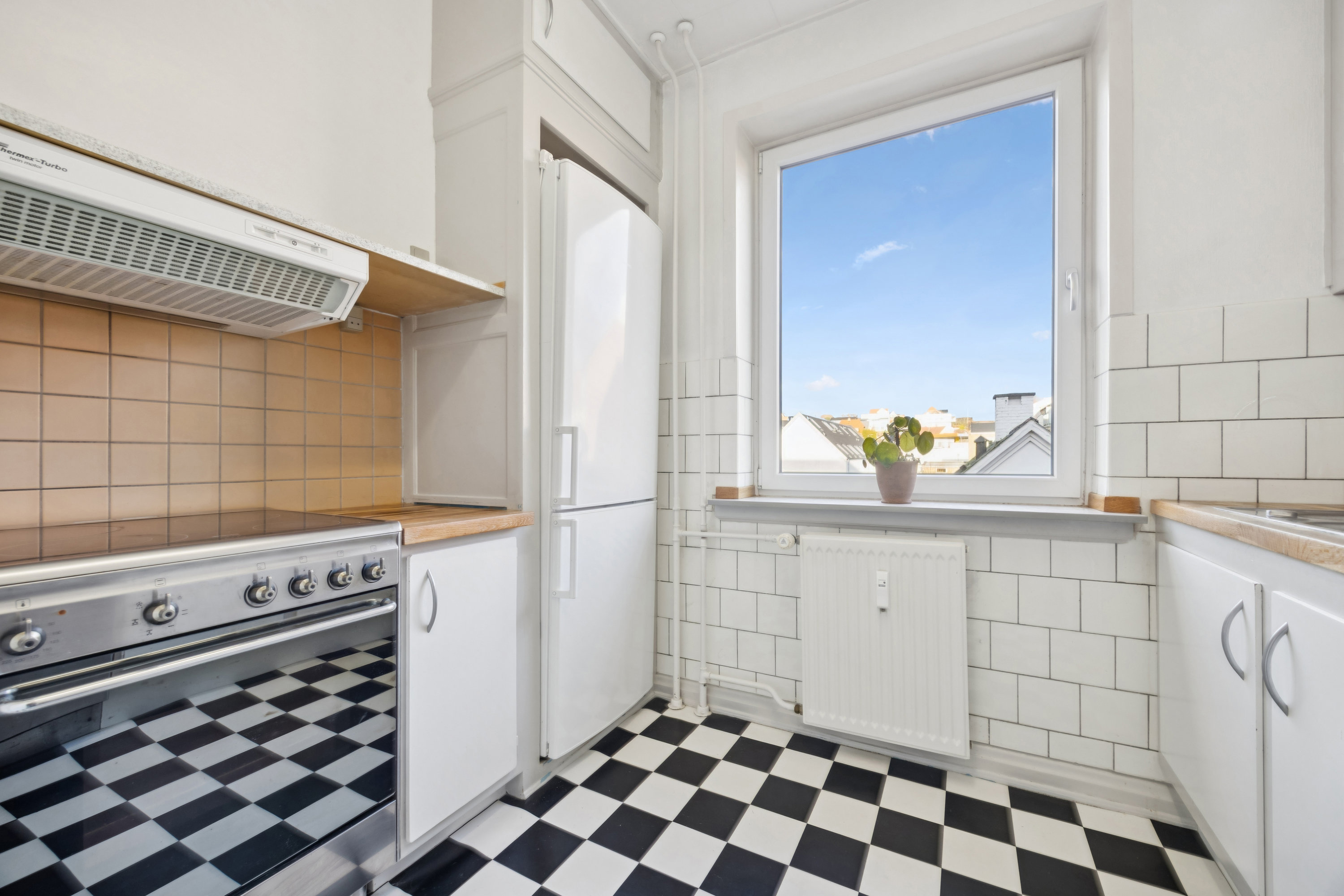 Fremhævet køkken billede i fuldskærmstilstand. Billede af Dronningensgade 21, 1. tv., 9400 Nørresundby