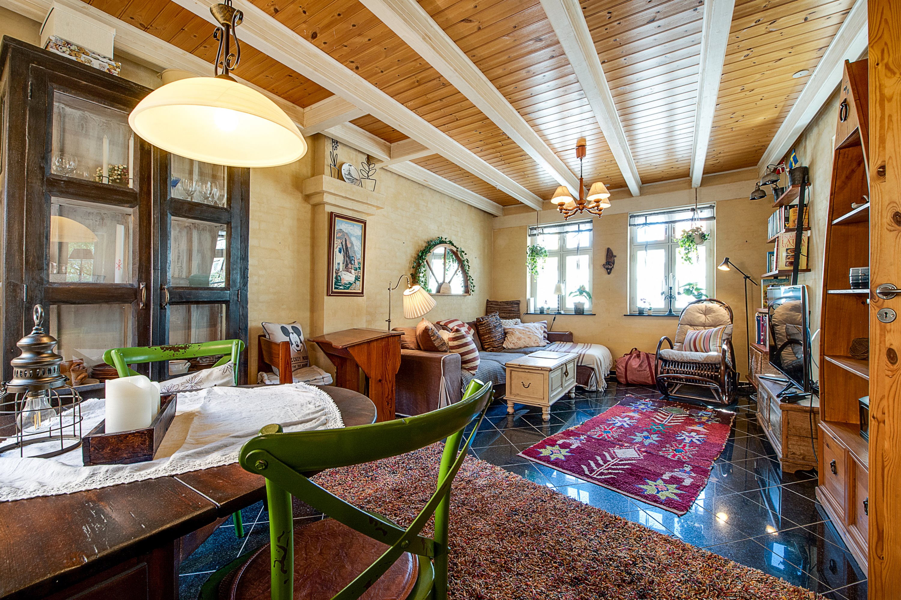 Fremhævet stue billede i fuldskærmstilstand. Billede af Kirkestræde 1C, 3000 Helsingør