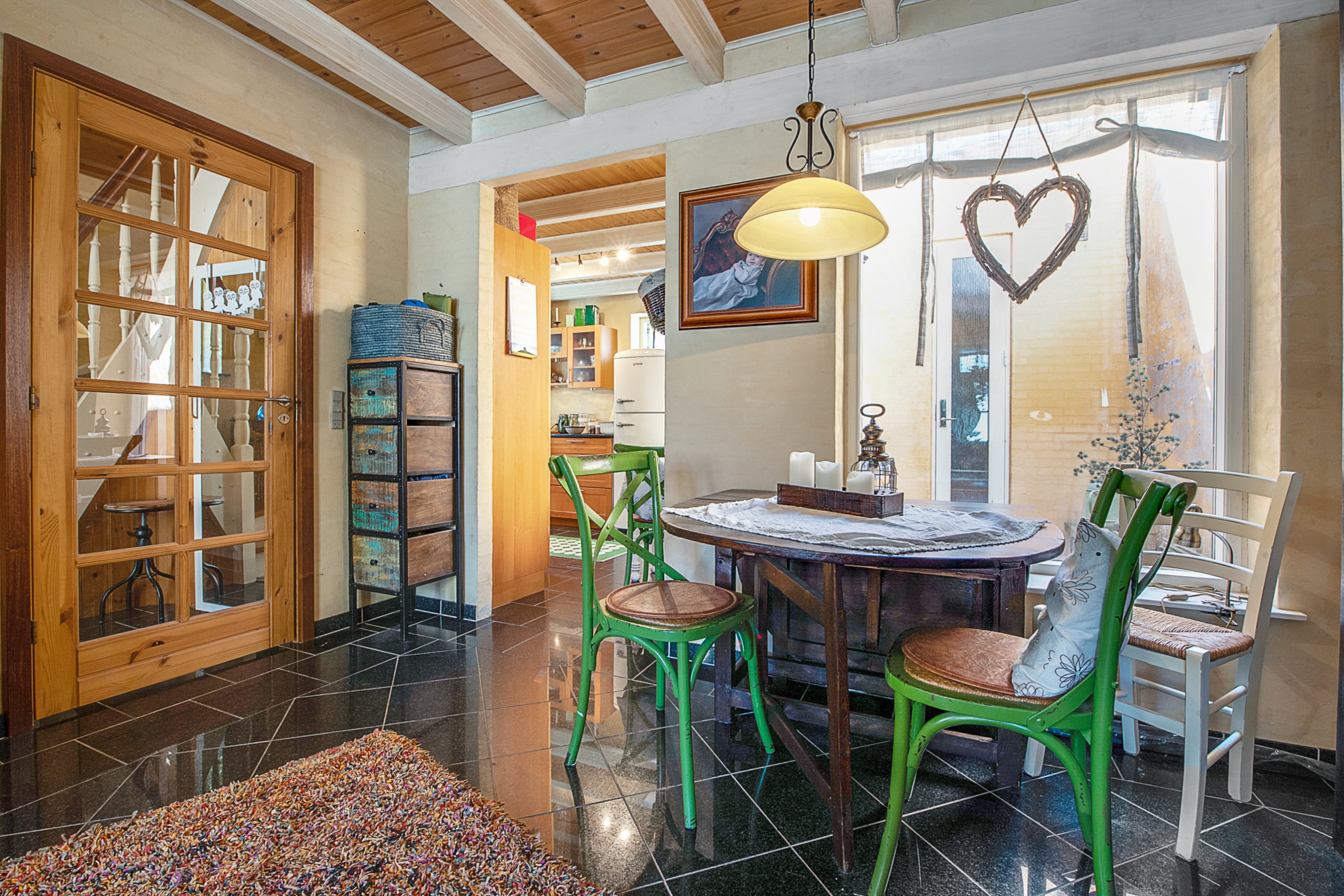 Fremhævet stue billede i fuldskærmstilstand. Billede af Kirkestræde 1C, 3000 Helsingør