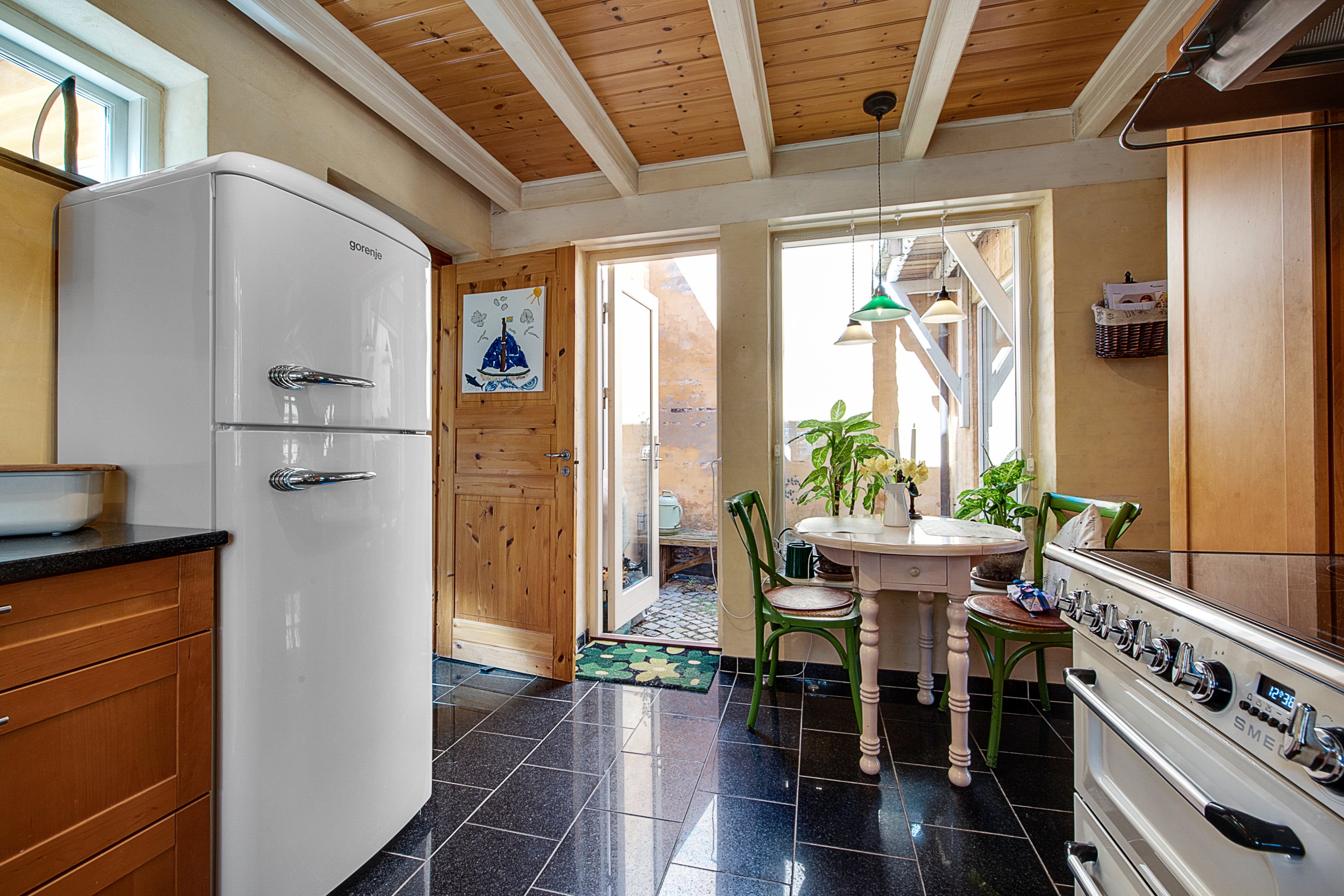 Fremhævet køkken billede i fuldskærmstilstand. Billede af Kirkestræde 1C, 3000 Helsingør