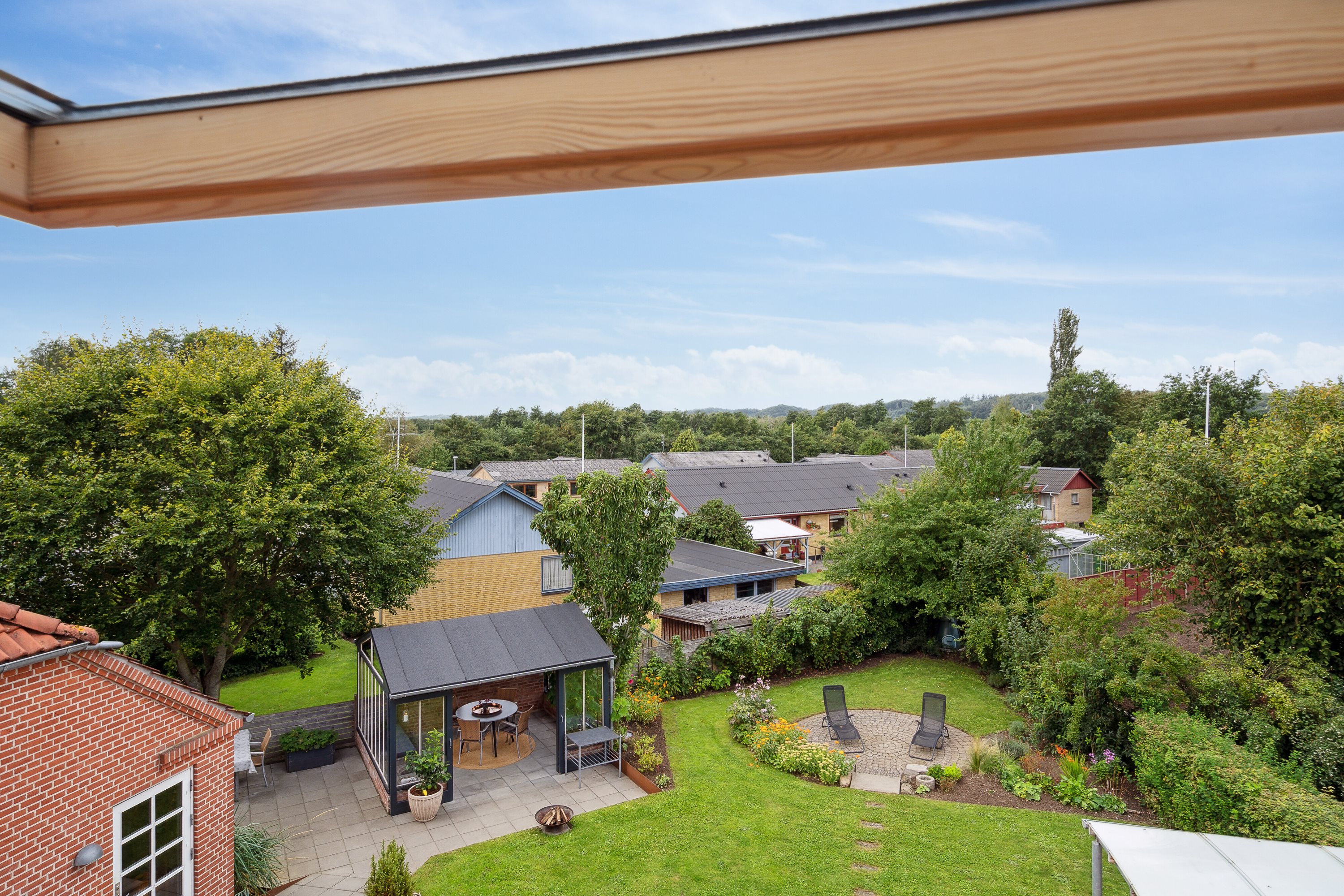 Fremhævet udendørs billede i fuldskærmstilstand. Billede af Hovedgaden 48, 8860 Ulstrup