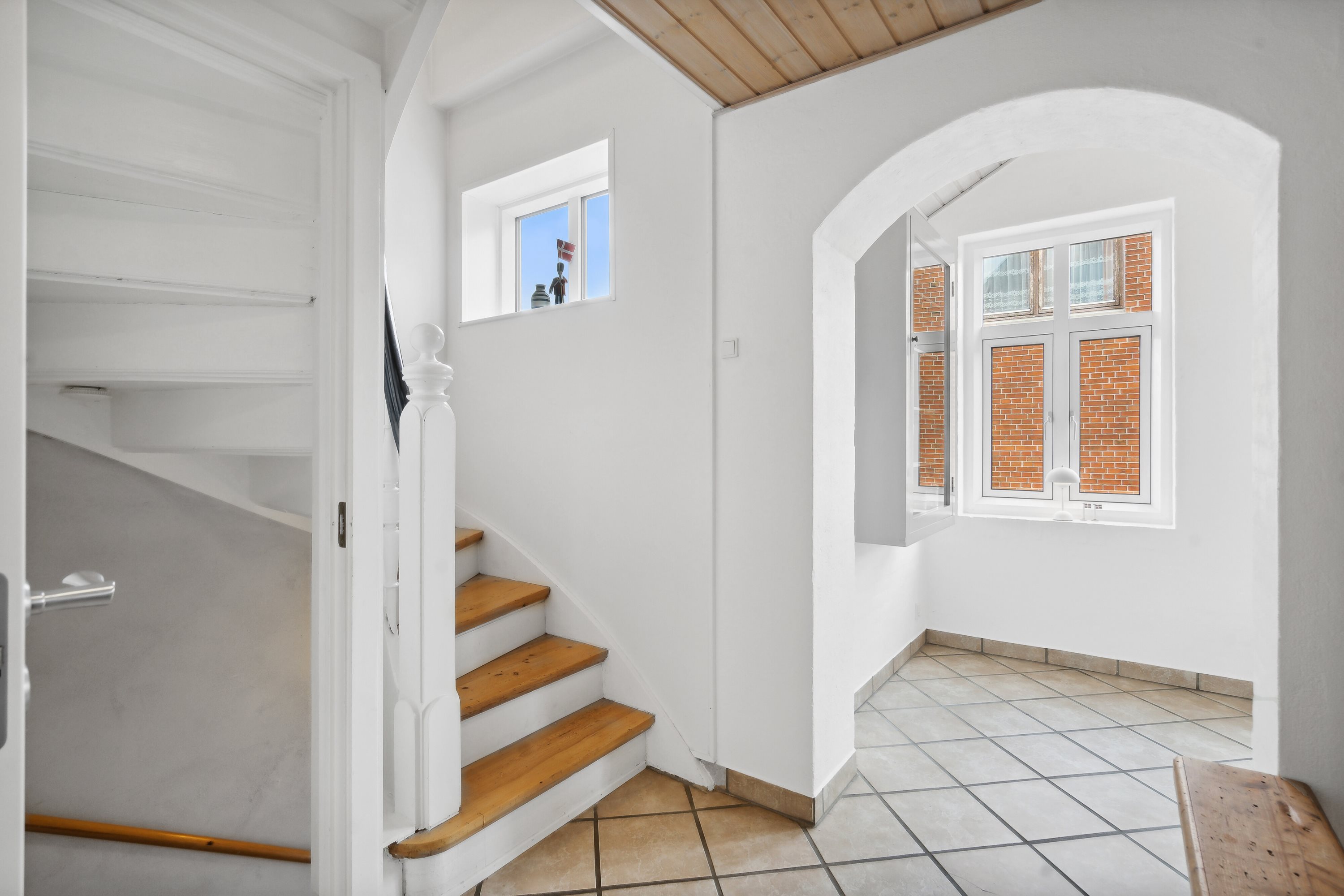 Fremhævet trappe billede i fuldskærmstilstand. Billede af Hovedgaden 48, 8860 Ulstrup