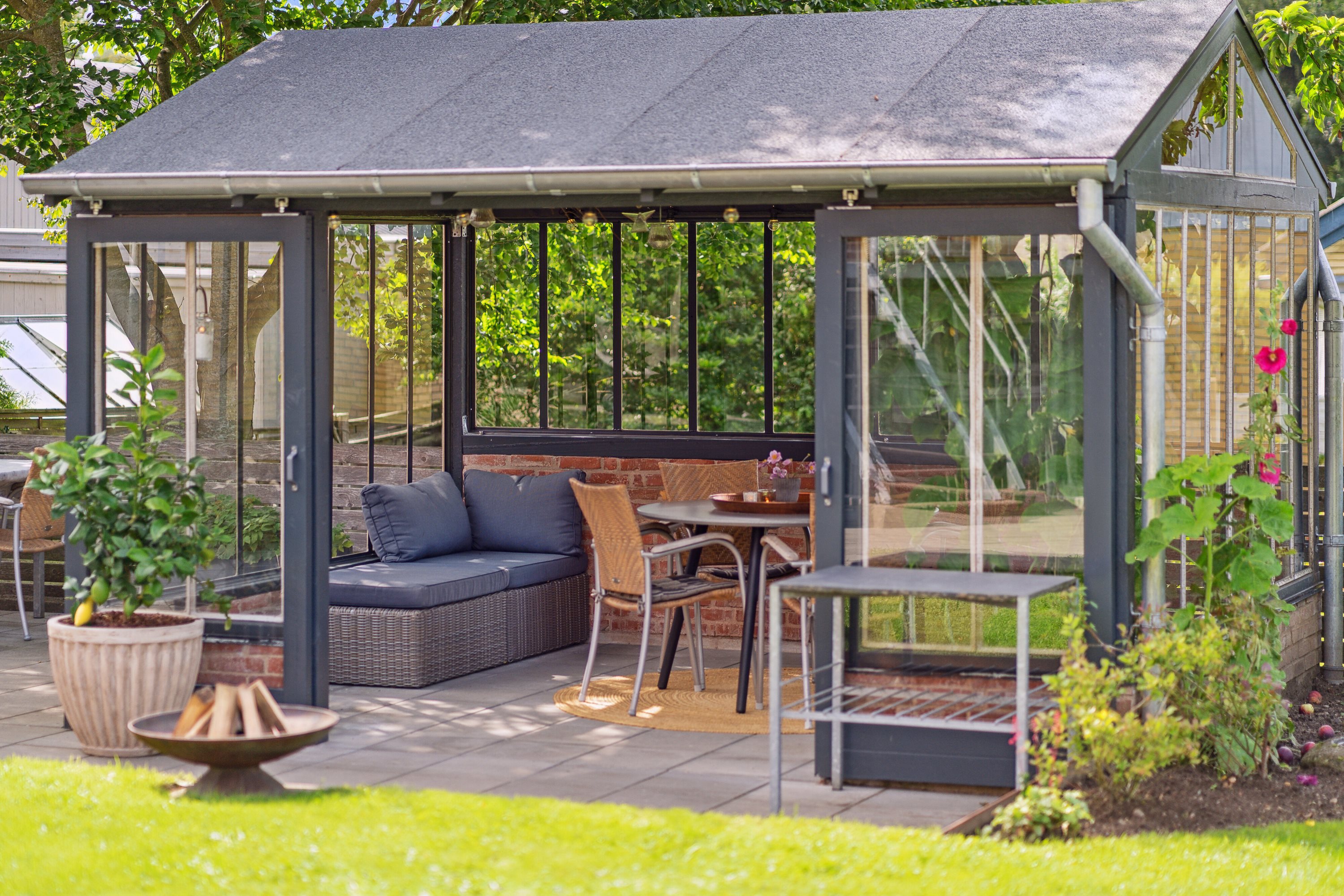 Fremhævet udendørs billede i fuldskærmstilstand. Billede af Hovedgaden 48, 8860 Ulstrup