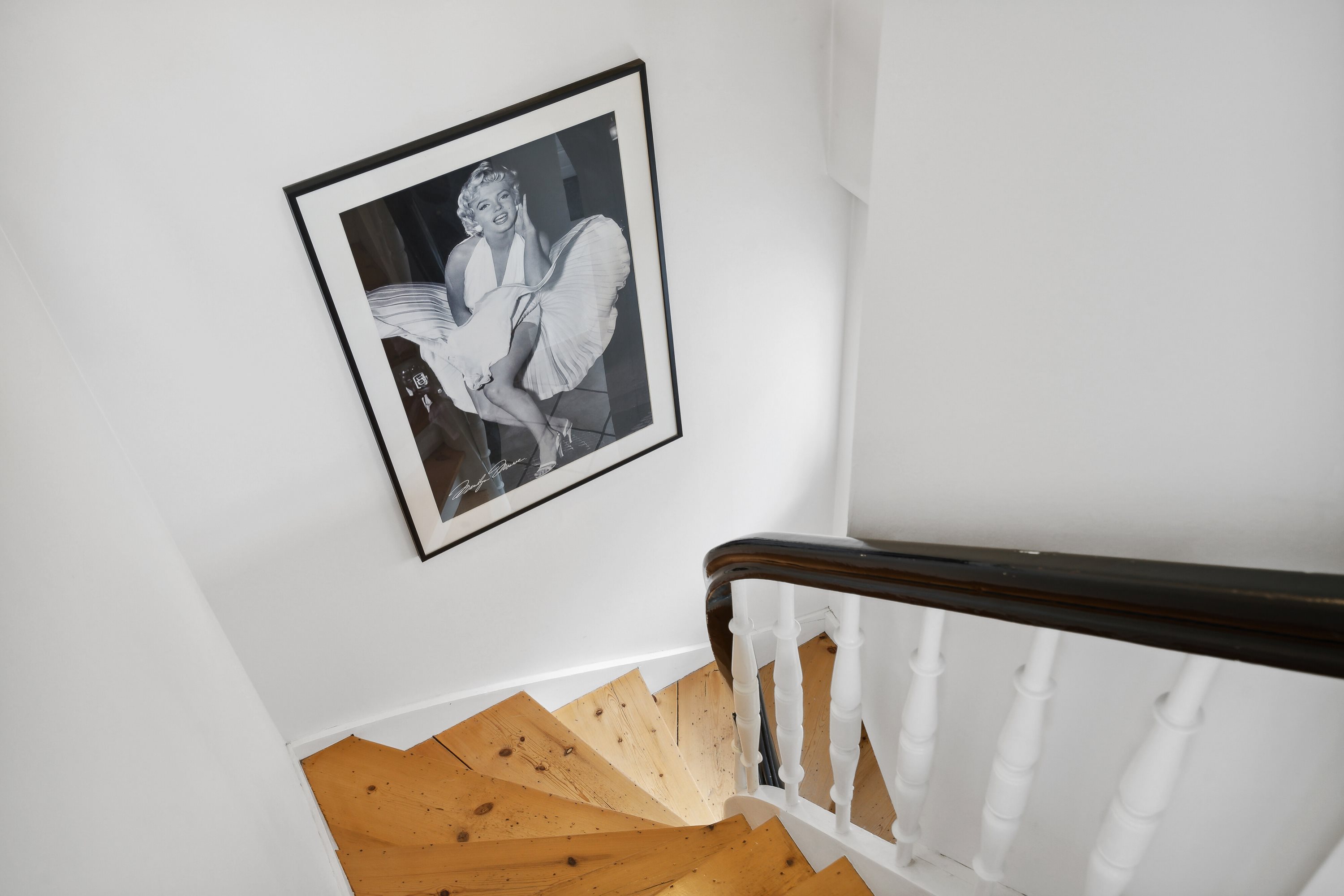 Fremhævet trappe billede i fuldskærmstilstand. Billede af Hovedgaden 48, 8860 Ulstrup