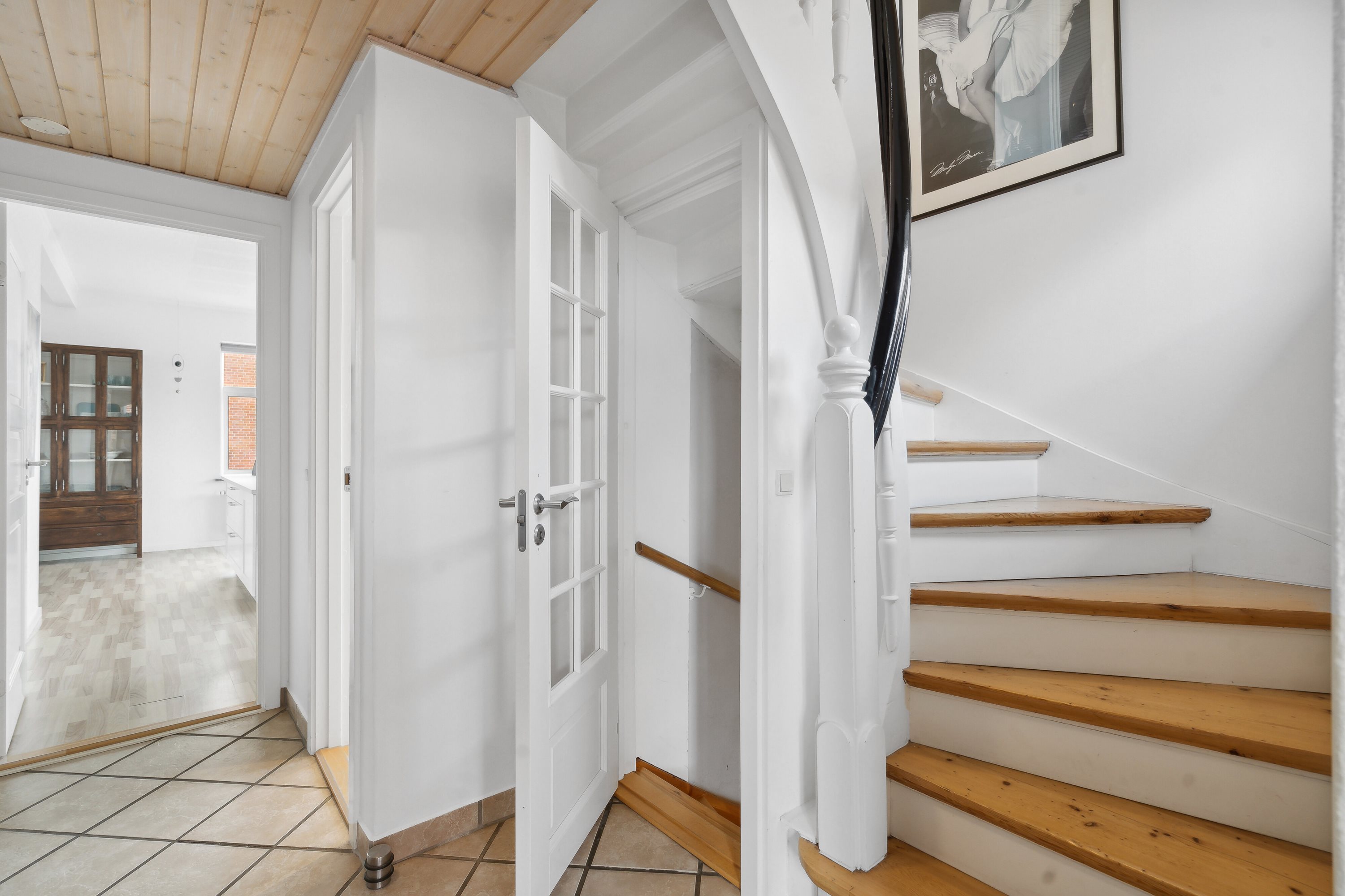 Fremhævet trappe billede i fuldskærmstilstand. Billede af Hovedgaden 48, 8860 Ulstrup