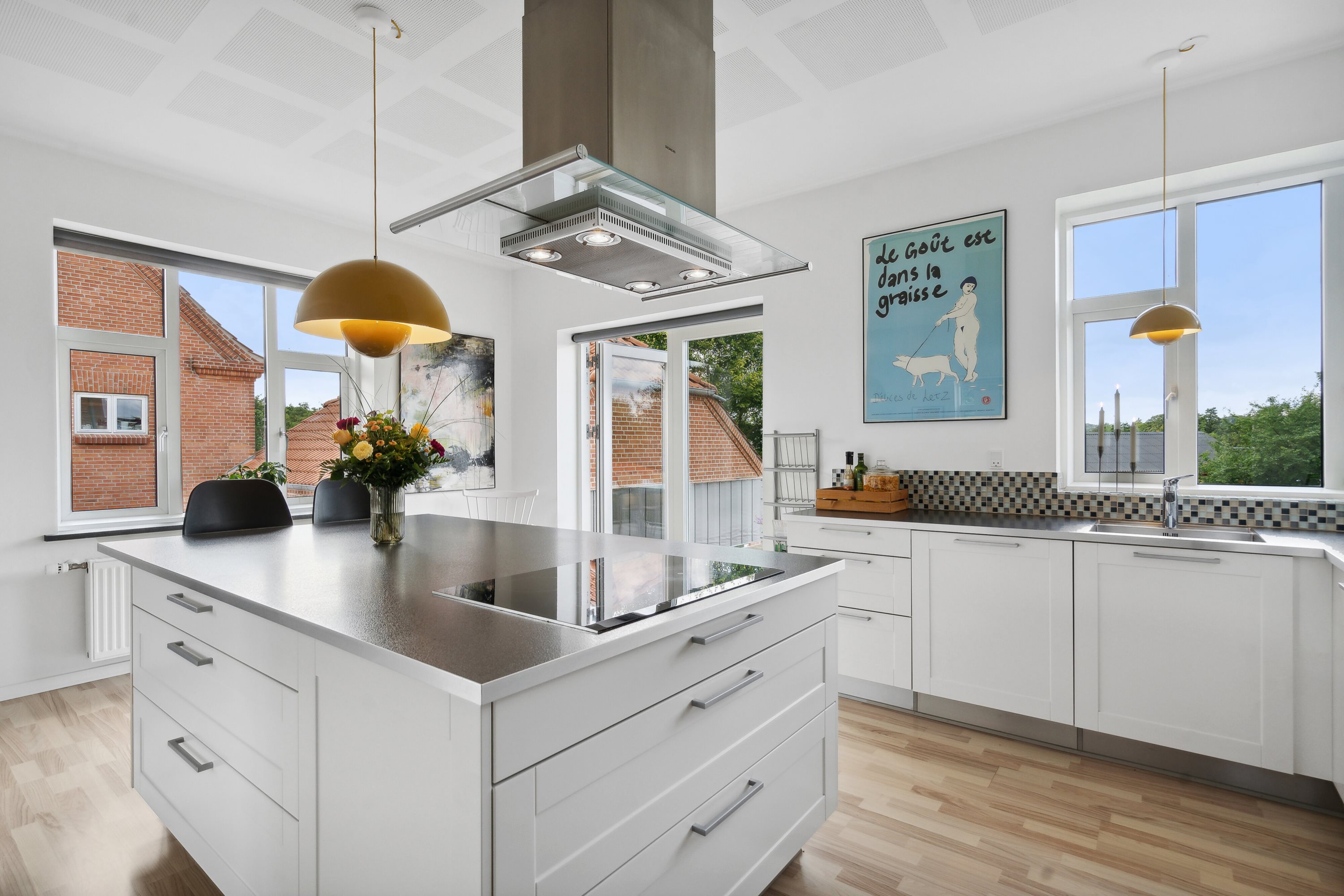 Fremhævet køkken billede i fuldskærmstilstand. Billede af Hovedgaden 48, 8860 Ulstrup